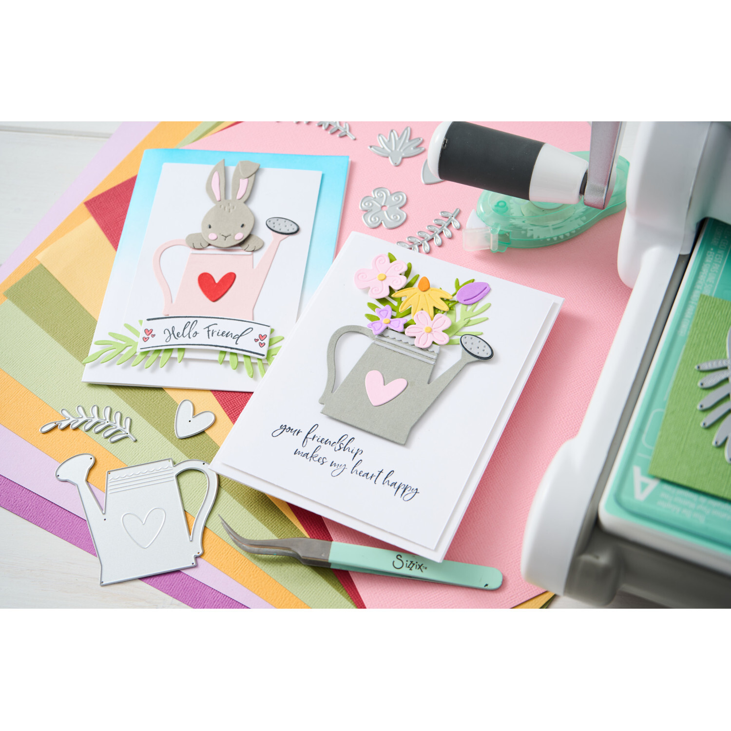 Thinlits Sprinkled with Love Set 22 Stück von idee. Creativmarkt Thinlits Sprinkled with Love Set 22PK: Kreative Grußkarten mit Gießkannenmotiv, Blumen und Hase. Perfekt für Bastelprojekte mit Sizzix.