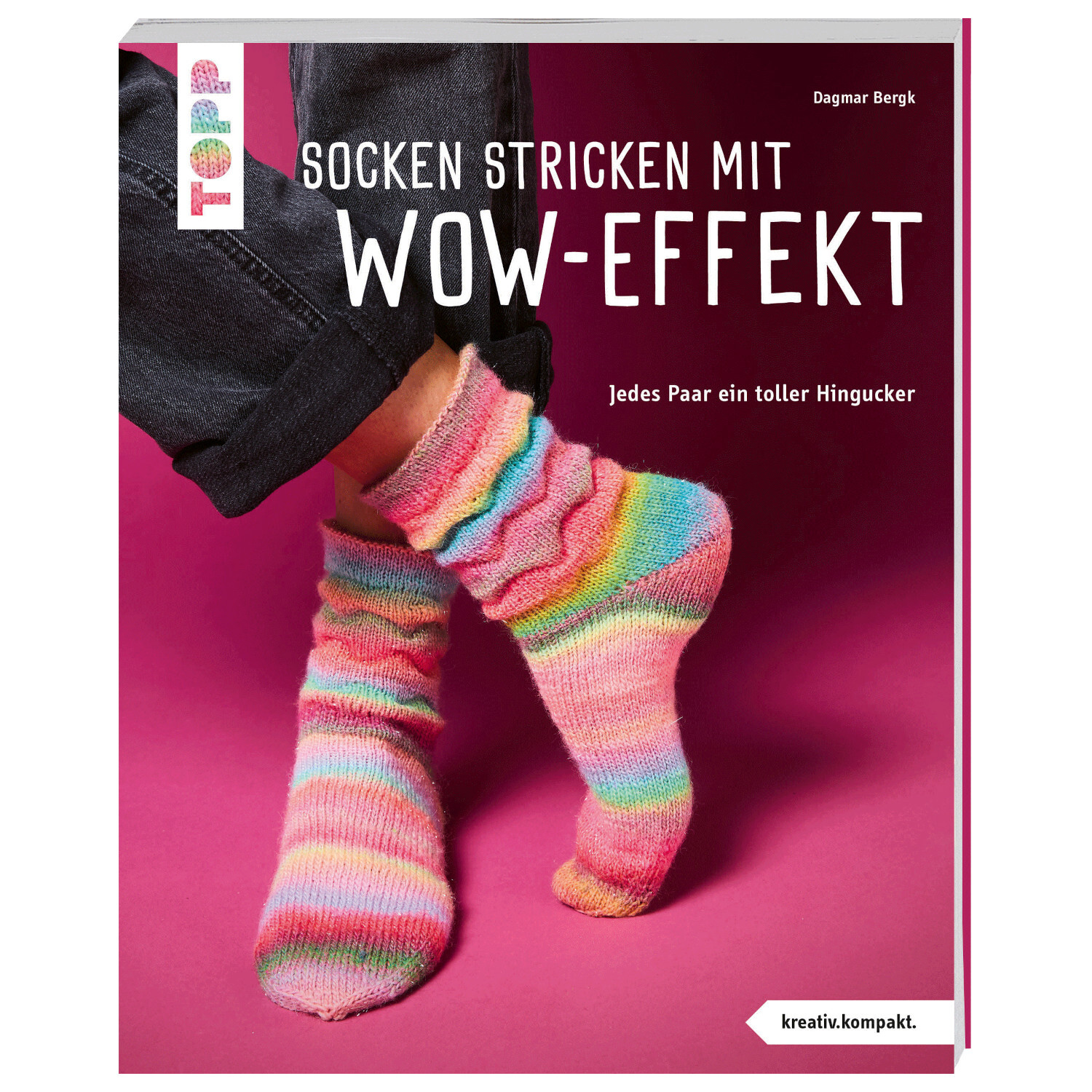 Socken stricken mit Wow-Effekt: Bunt gestreifte Socken auf pinkem Hintergrund, Buch von TOPP.