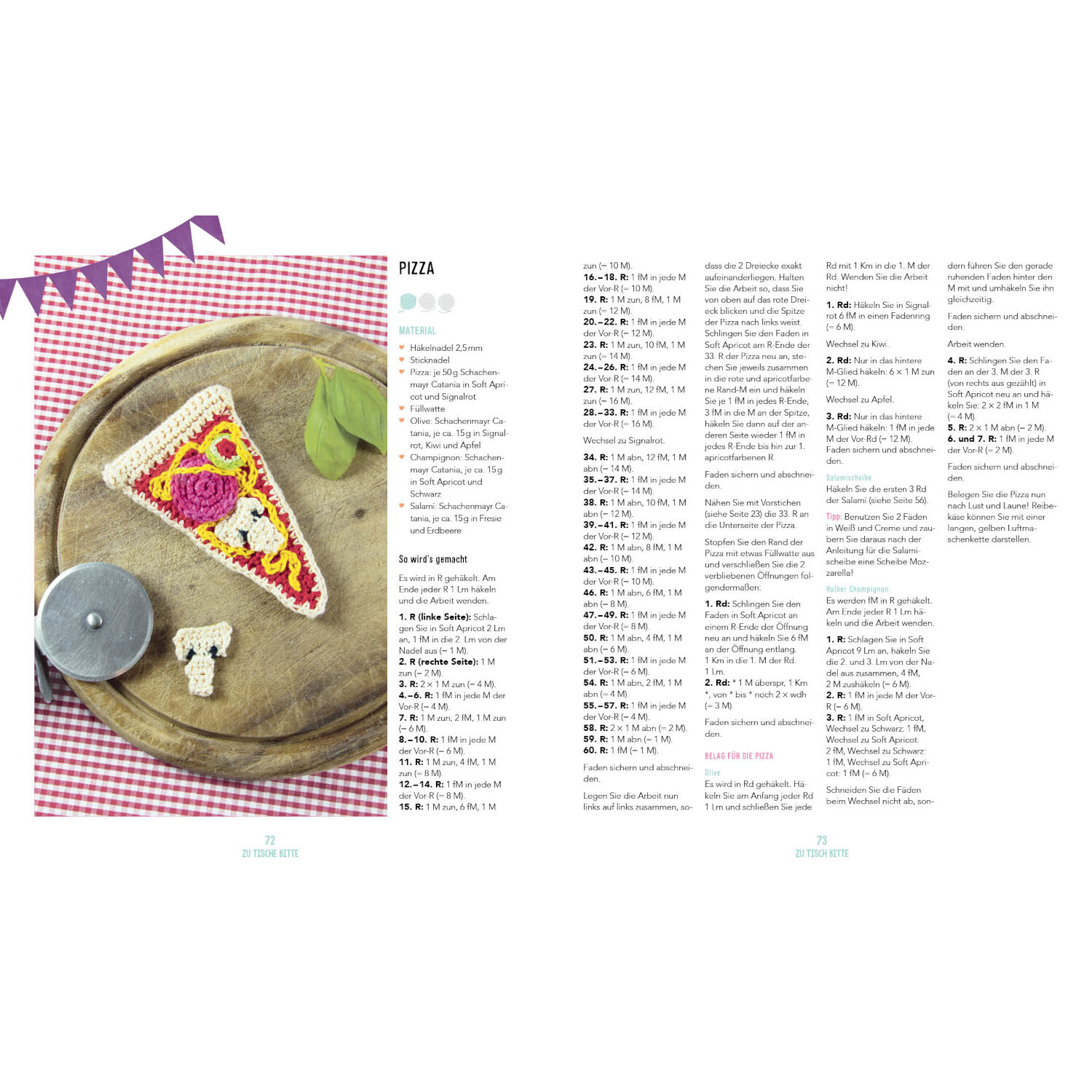Meine Häkelküche: Anleitung für gehäkelte Pizza auf kariertem Tuch, mit Pizzaschneider.