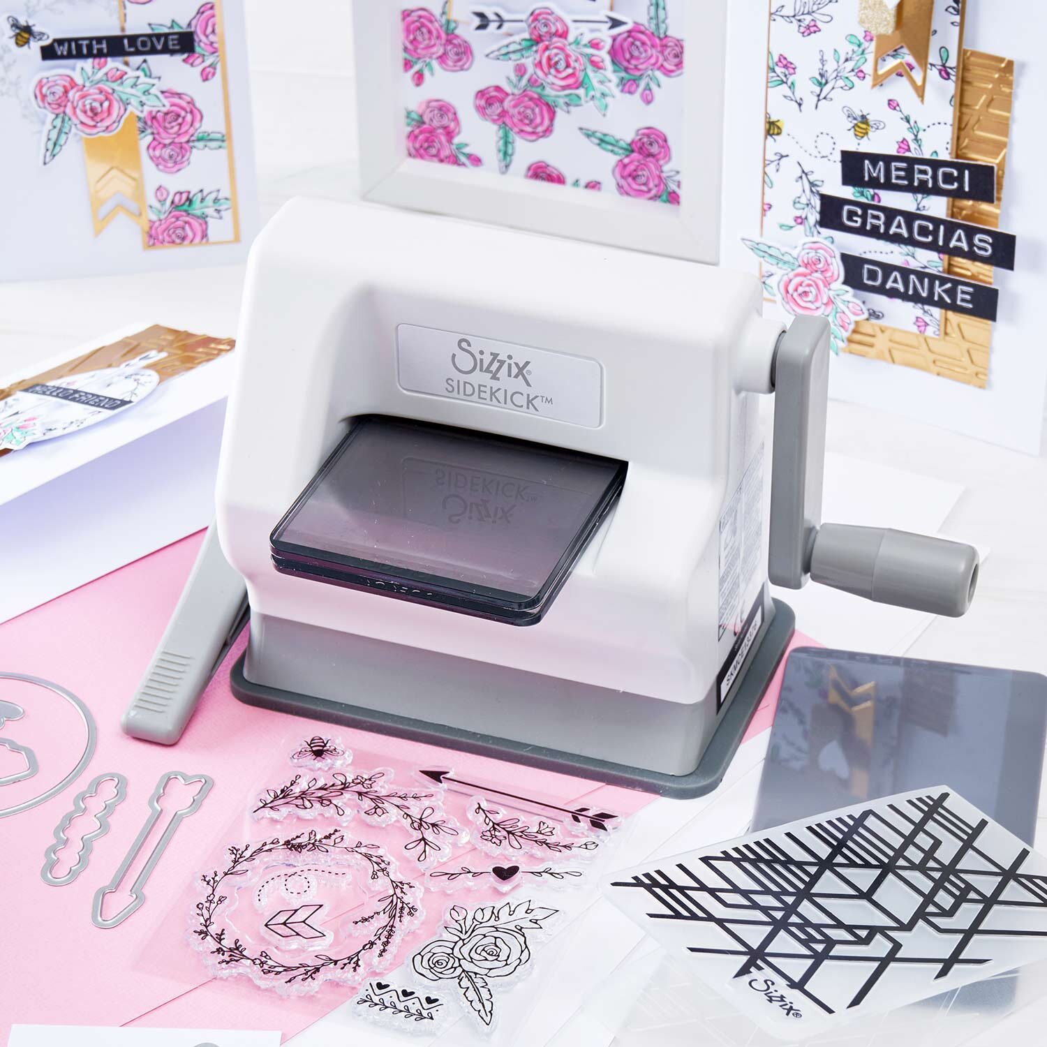 Sidekick Starter Kit Whit & Gray 19,7x9,4x13,9cm, kompakte Sizzix Stanz- und Prägemaschine mit Kurbel, Stanzschablonen und Papier für kreative Karten