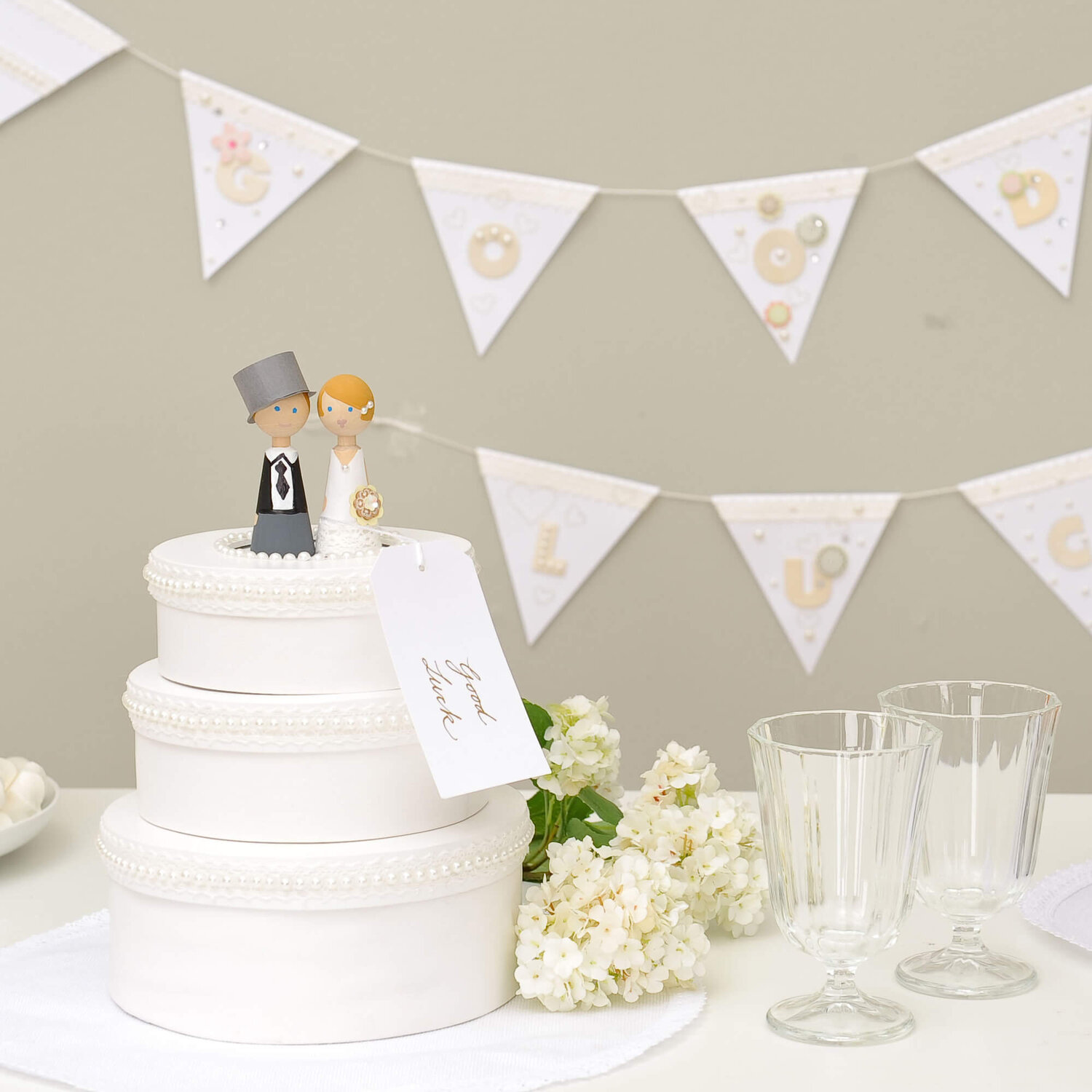 Bastelanleitung Hochzeitstorte aus Pappdosen von idee. Creativmarkt 