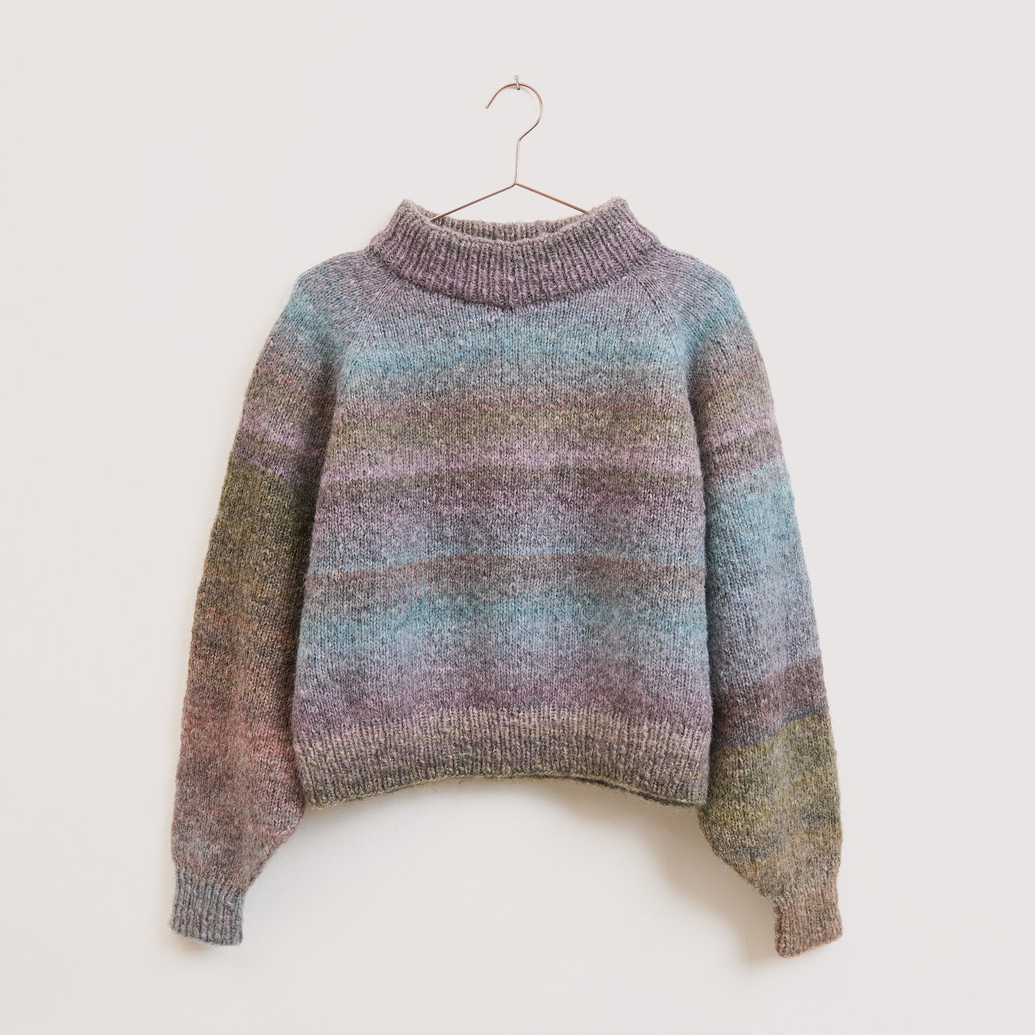 Strickset Pullover Modell 20 aus Die Neue Masche No. 16 Herbst von Wolle Rödel, locker geschnittener, kuscheliger Langarm-Pullover mit breiten Bündchen am Rundhalsausschnitt, Saum und Ärmeln