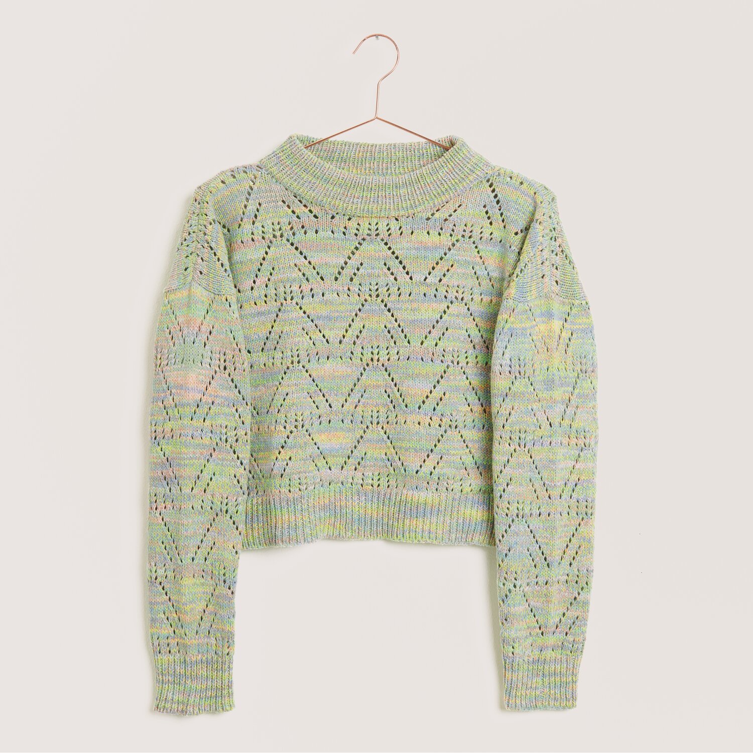 Creative Summer Sprinkles 100g 320m Farbe Icecreams von Rico Design Strickset Pullover Modell 38 aus Made by Me Nr. 18, pastellfarbener Pullover mit geometrischem Muster, gestrickt aus Creative Summer Sprinkles.