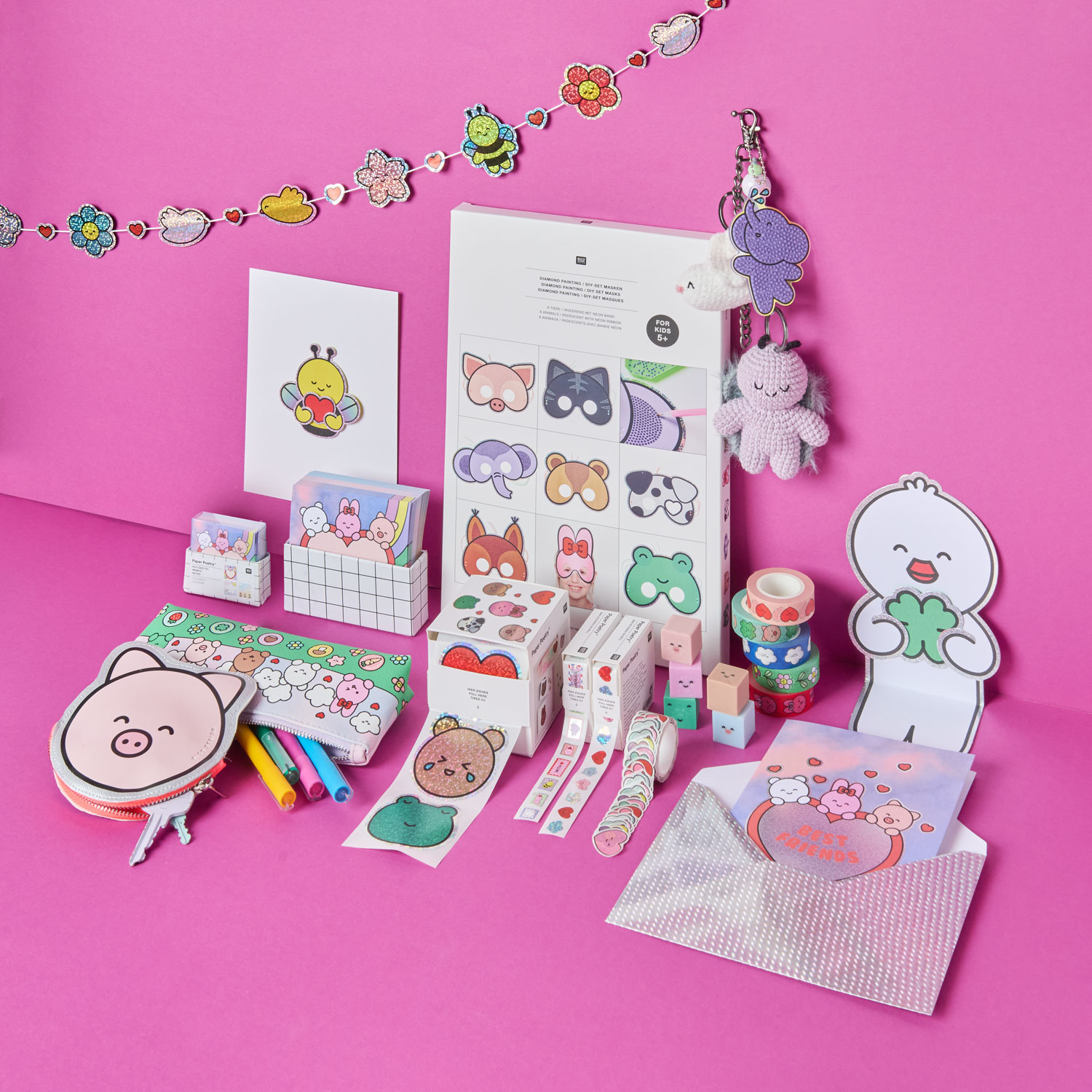 Produkte der Kollektion Rico Chingus auf pinkem Hintergrund