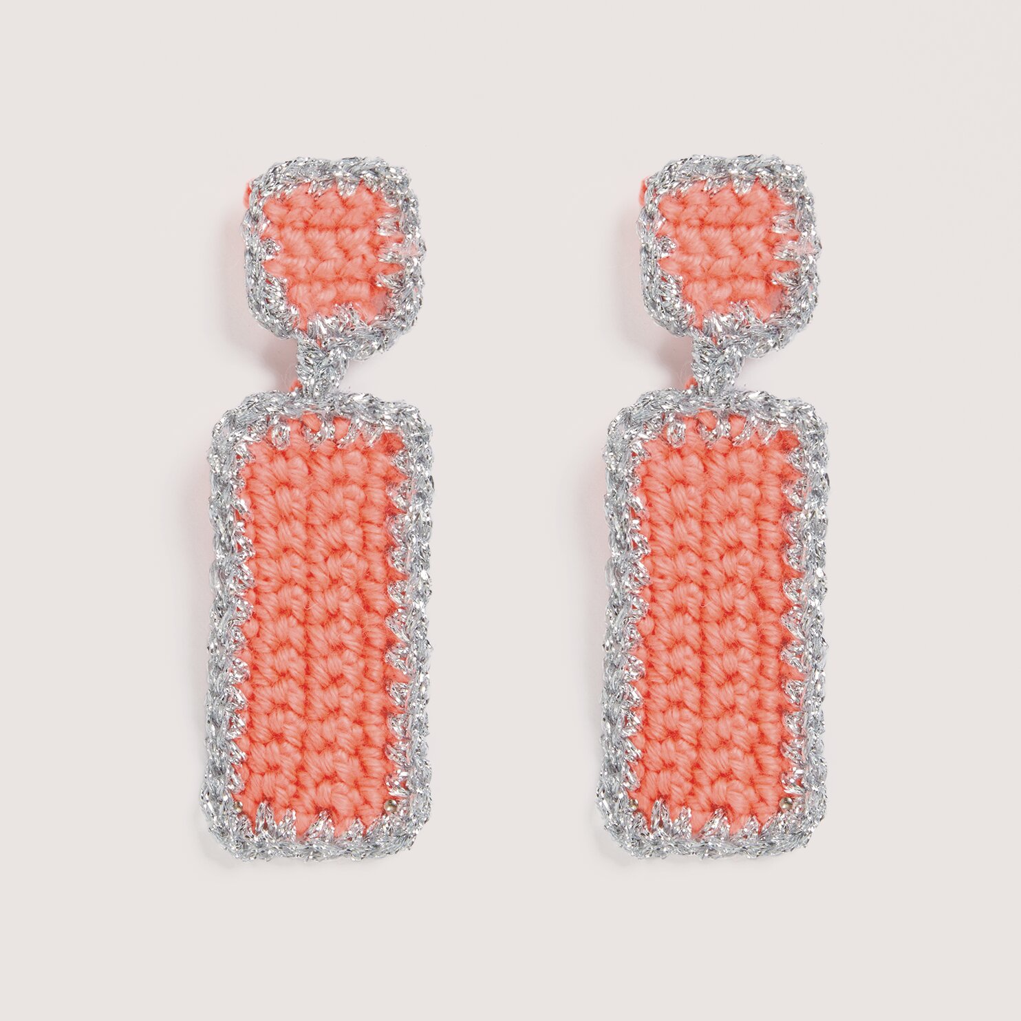 Creative Ricorumi Neon dk 25g Farbe Neon-Orange von Rico Design Häkelset Ohrringe Modell 10: Neon-Orange und silberne Ohrringe aus Creative Ricorumi Garn.