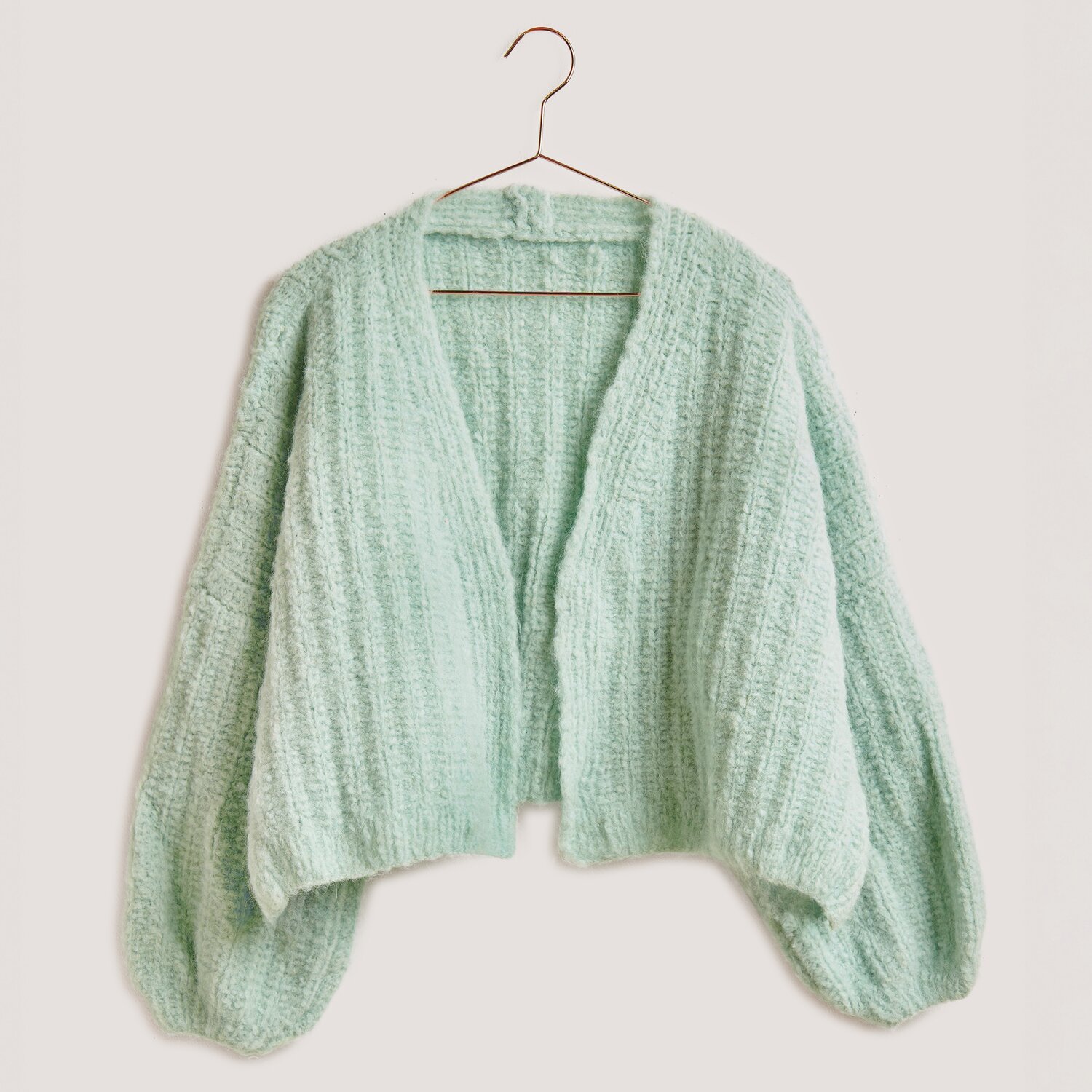 Die Neue Masche No. 13 Herbst von idee. Creativmarkt Strickset Jacke Modell 23 aus Die Neue Masche No. 13, aquamarin, aus Fashion Alpaca Superfine Heavens Uni.