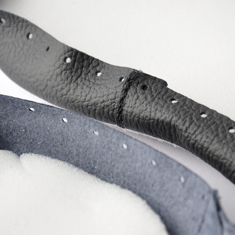 Hüttenschuhsohle in Schwarz aus robustem Material, ideal für warme und bequeme Hausschuhe.