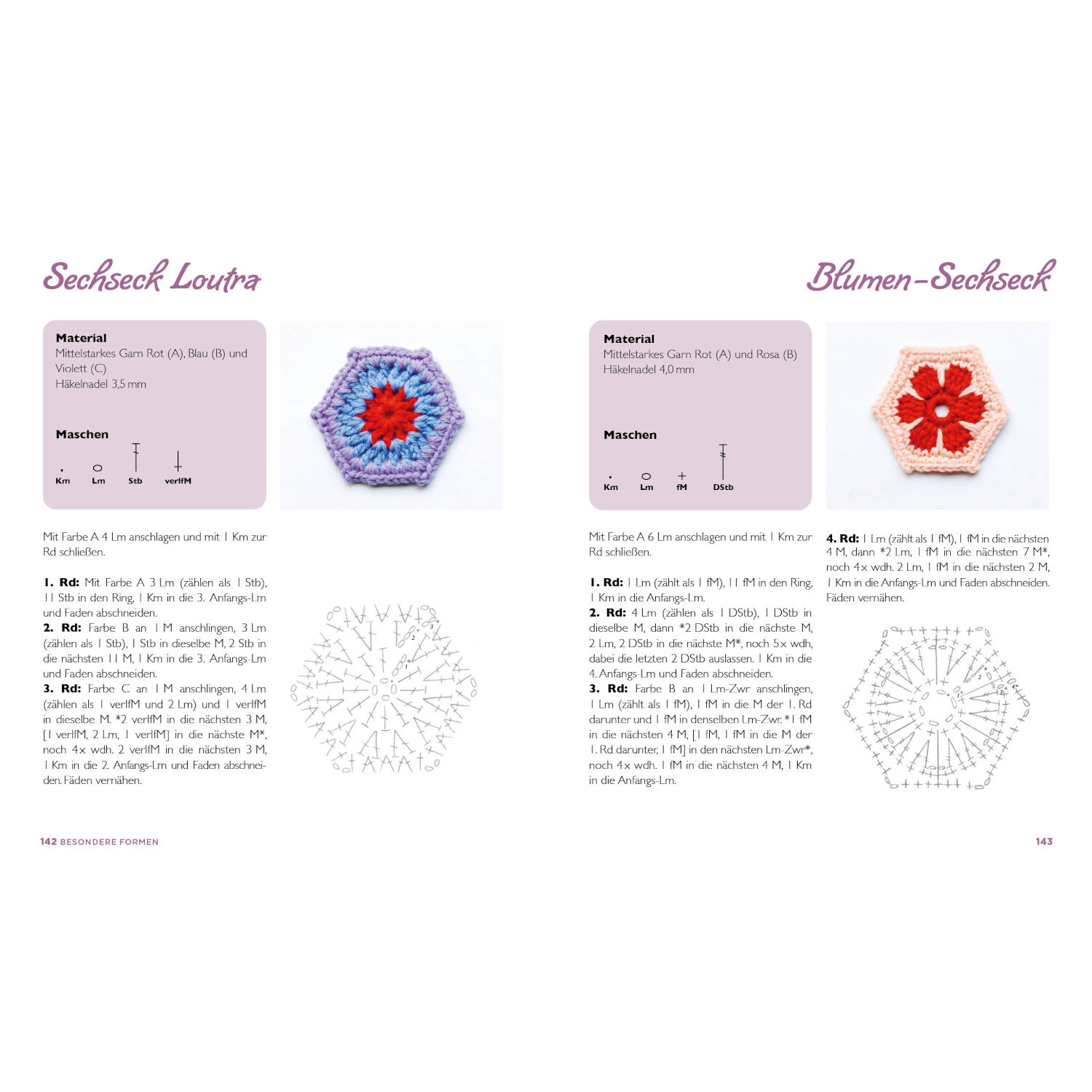 Musterbibel Granny Squares - Blumenzauber: Zwei Häkelanleitungen für Sechsecke in Blau und Rot mit detaillierten Mustern und Materialangaben.