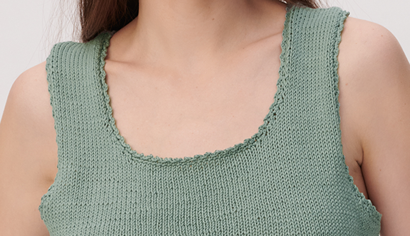 Strickanleitung Top mit Racerback aus Mille Fili Strickanleitung Top mit Racerback aus Mille Fili: Grünes, ärmelloses Stricktop mit Rundhalsausschnitt.