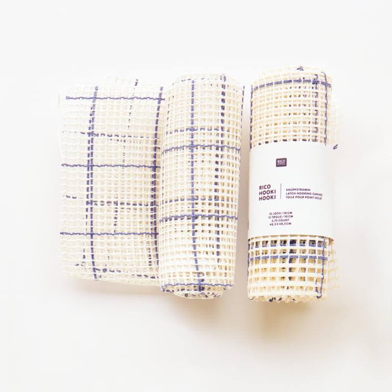 Knüpfstramin gerollt