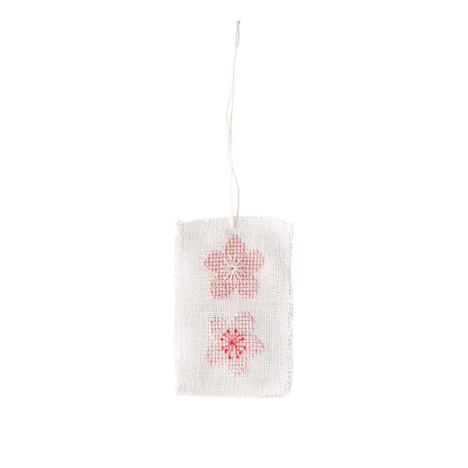 Stickanleitung Lesezeichen mit Kirschblüten von Rico Design
