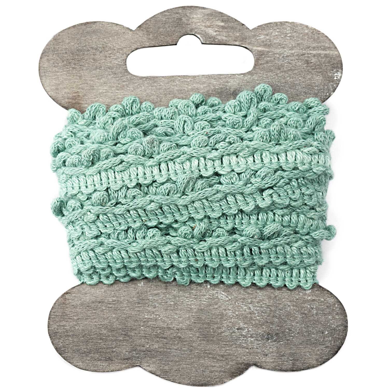 Häkelbordüre 1,5cm 3m in Türkis auf Holzspule, ideal für kreative Nähprojekte von idee. Creativmarkt.