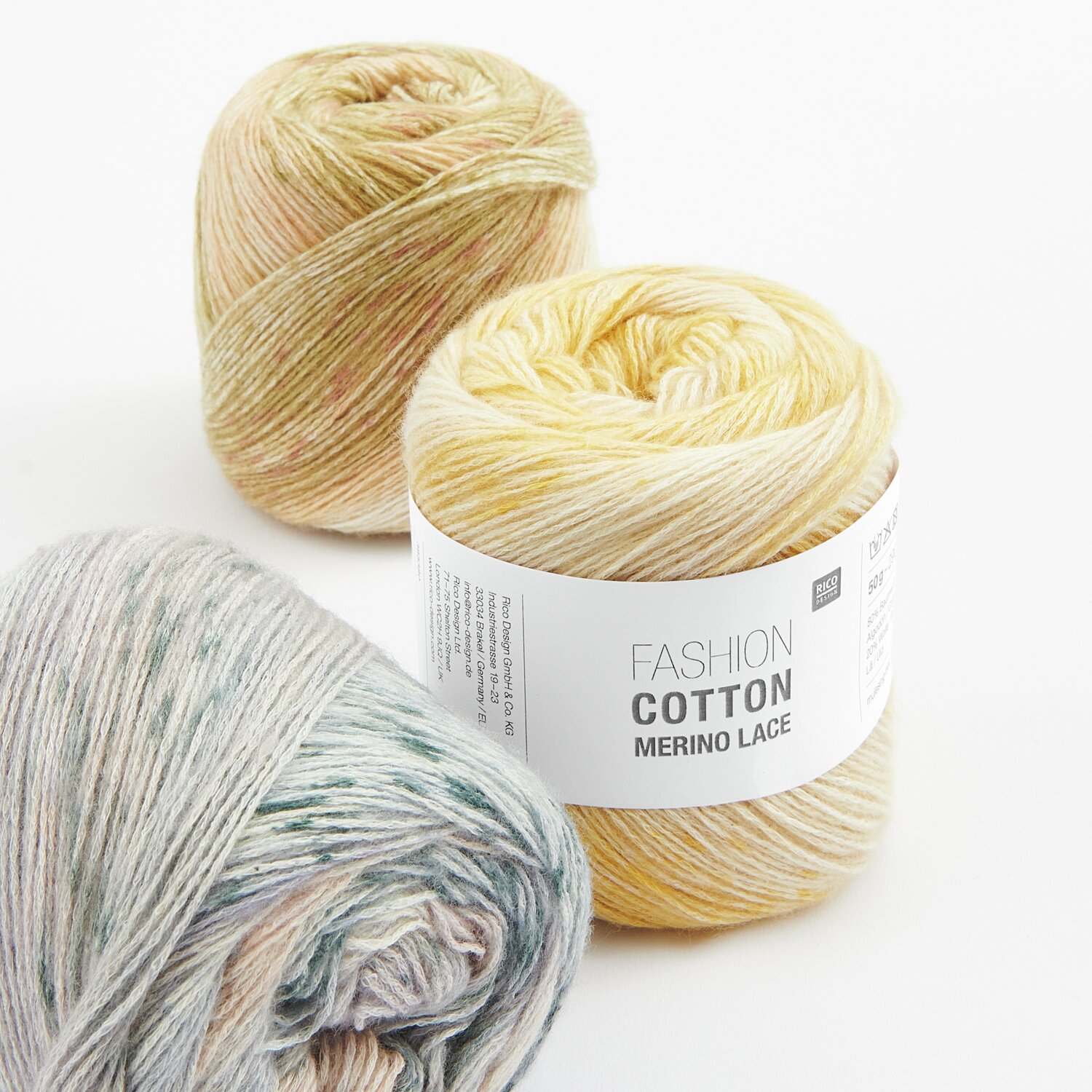 Fashion Cotton Merino Lace: Drei Wollknäuel in sanften Pastelltönen, ideal für feine Strickprojekte.