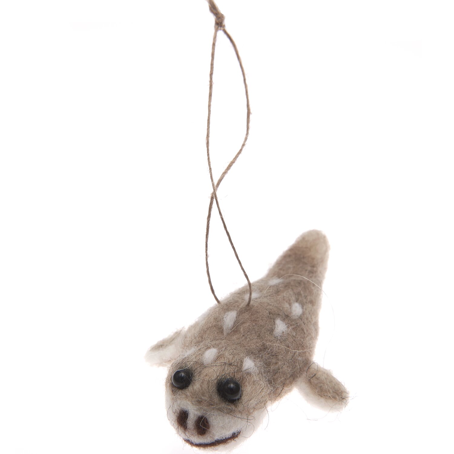 Filzhänger Seehund 11cm: Niedlicher, grauer Filz-Seehund von Rico Design mit weißen Punkten, ideal als Dekoration.