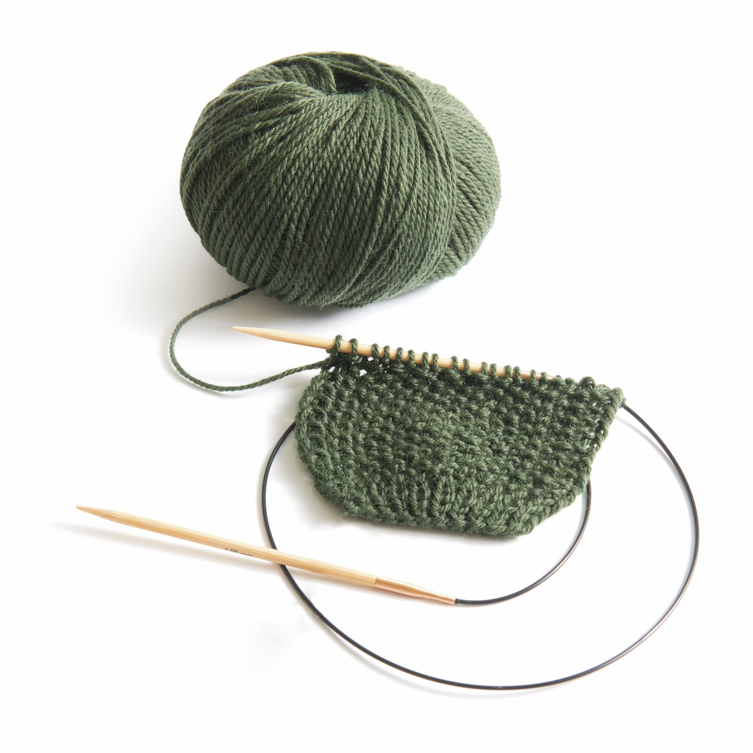 Essentials Merino Plus dk 50g 125m Farbe Oliv von Rico Design Essentials Merino Plus dk 50g 125m Farbe Oliv von Rico Design