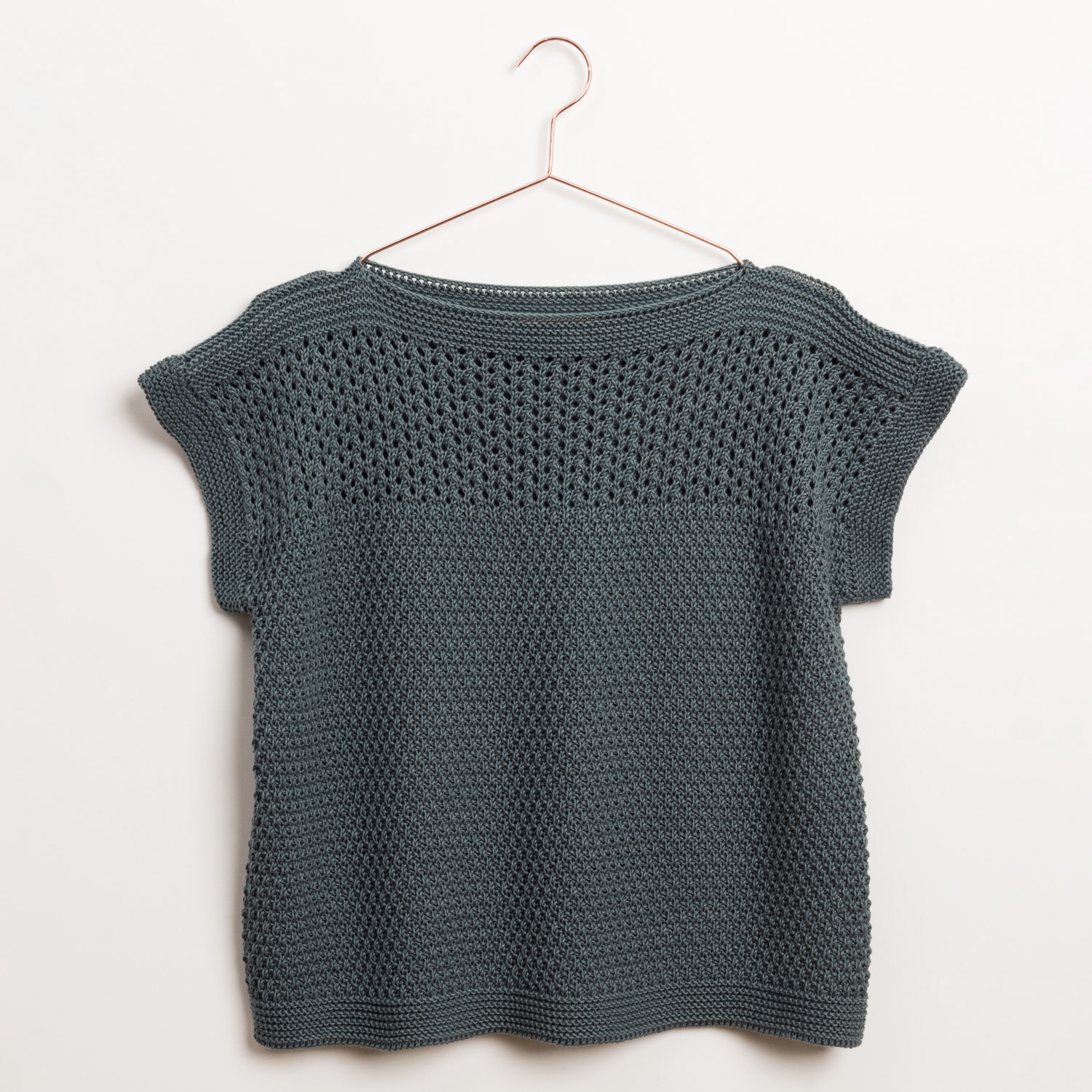 Strickanleitung Kurzarmpulli mit Lochmuster von Rico Design