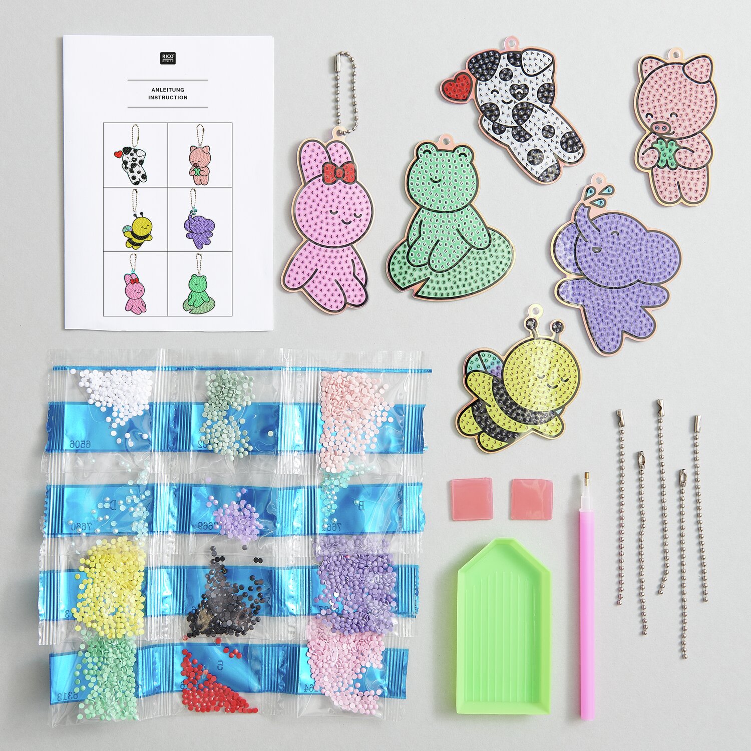 Diamond Painting Aufhänger Tiere, 29-teilig. Bunte Tiermotive mit Zubehör von Rico Design. Ideal für kreative Bastelprojekte.
