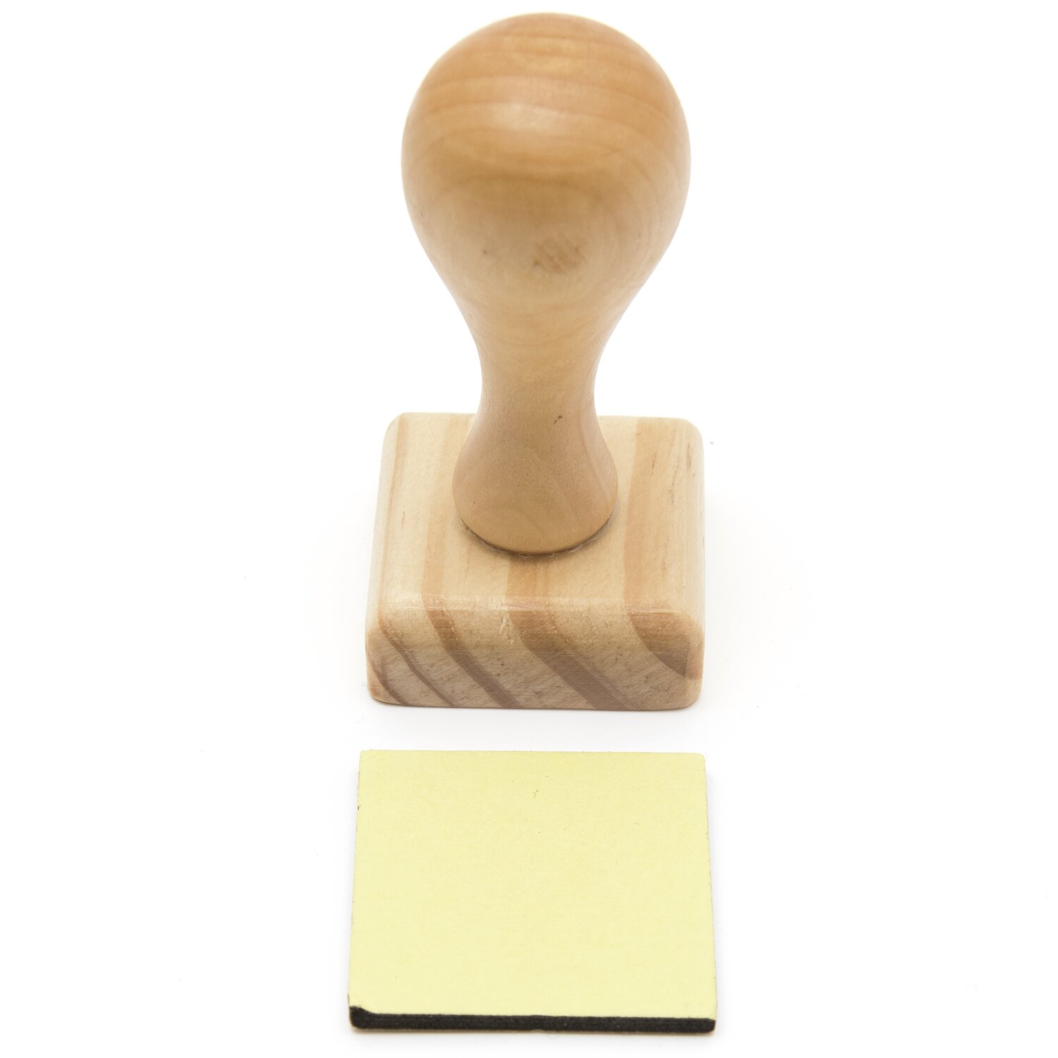 Holzstempelgriff 4x4cm mit quadratischer Basis aus hellem Holz, ideal für kreative Projekte.