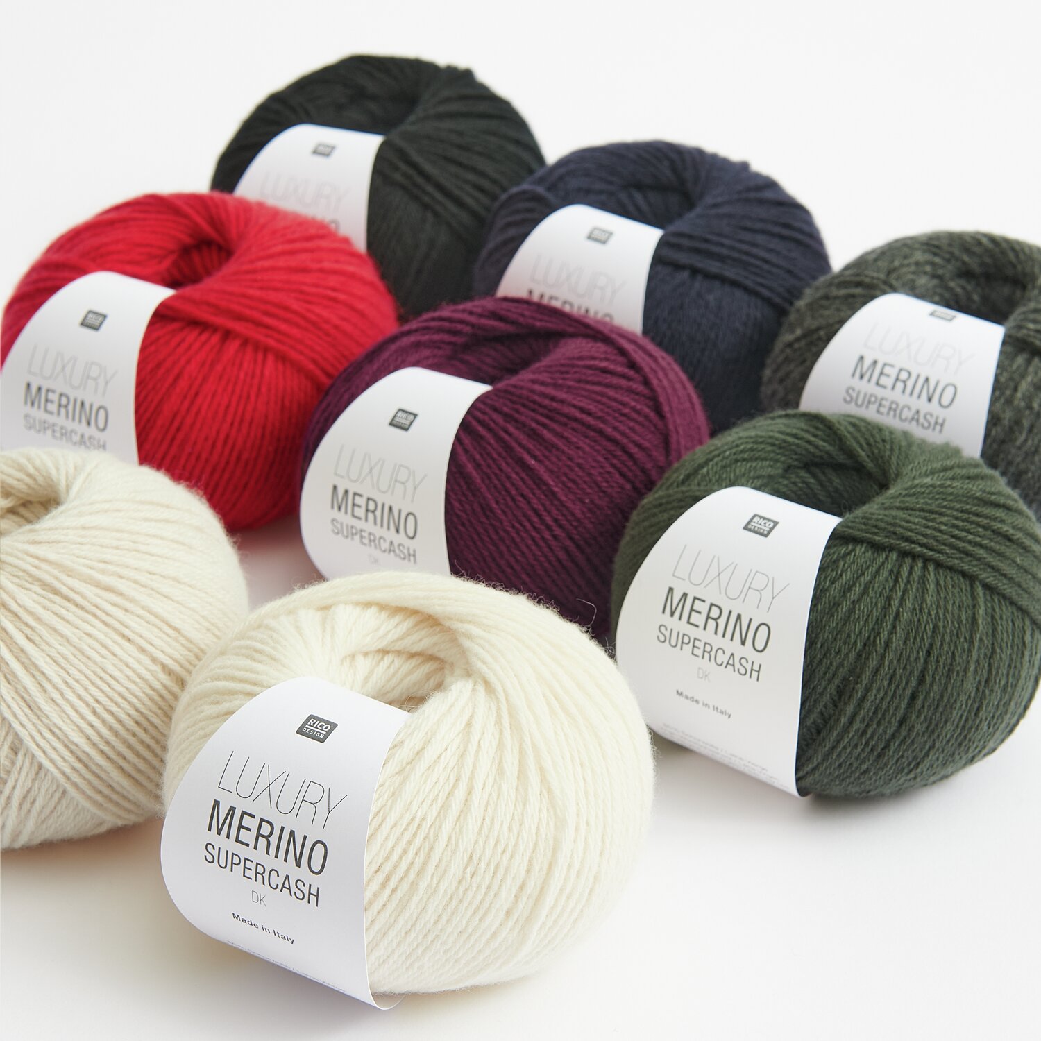 Luxury Merino Supercash dk Wolle in Creme, Bordeaux, Oliv und Marine von Rico Design, 50g 160m. Ideal für hochwertige Strickprojekte.