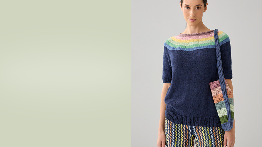 Ein grüner Farbauschnitt, daneben eine Frau mit einem bunten, gestrickten Top-Down-Shirt