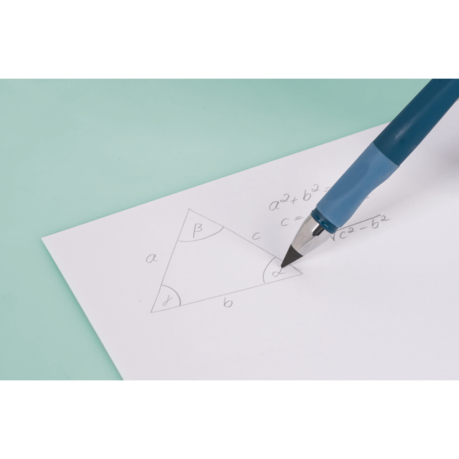 Bleistift Remove longline: Ein blauer Stift zeichnet ein geometrisches Dreieck auf weißem Papier.