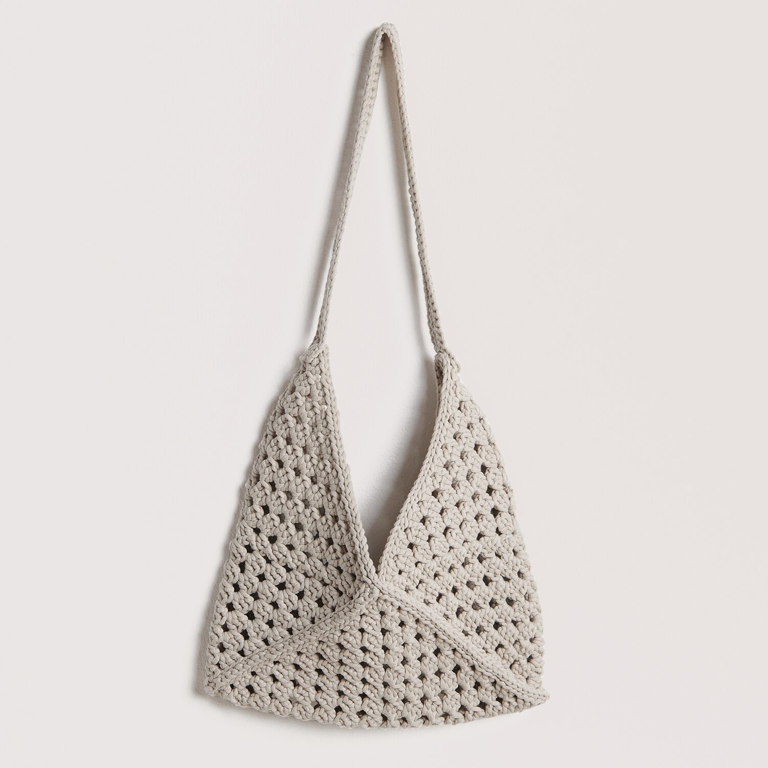 Fashion Jersey 50g 72m Farbe Silbergrau von Rico Design Die Neue Masche No. 12 Frühjahr-Sommer: Handgefertigte Tasche in Silbergrau aus Fashion Jersey.