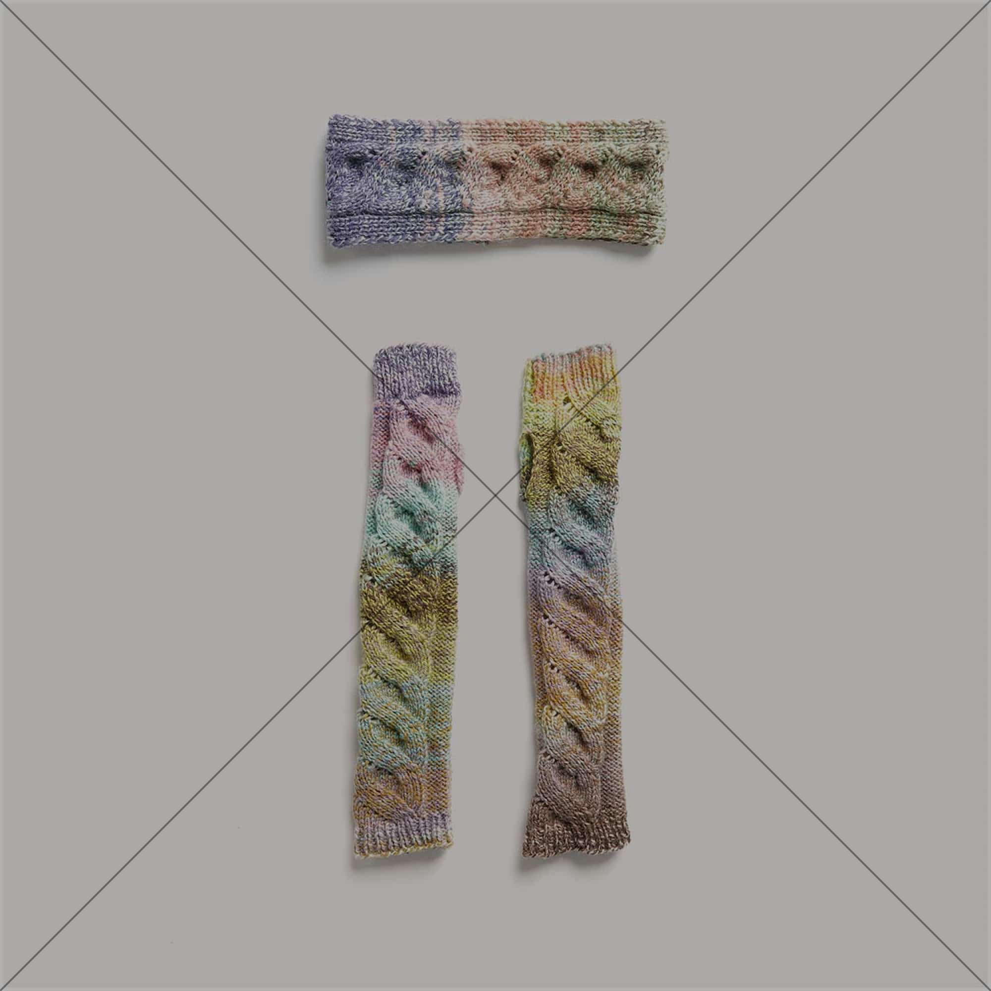 Gestrickte Stulpen und Stirnband: Modell 02 und 03 aus dem Heft Creative Chic Unique dk Special