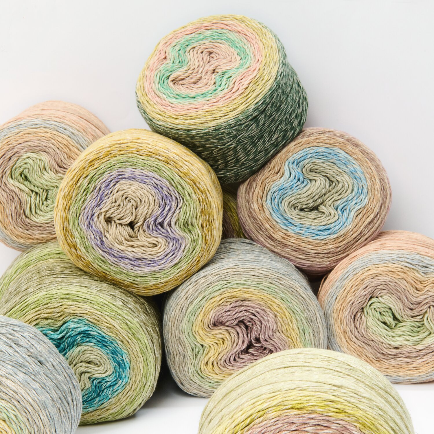 Creative Cotton Linen Cake, 35-teiliges Sortiment in Pastell-, Frühlings-, Retro- und Olivnuancen. Ideal für kreative Strick- und Häkelprojekte.