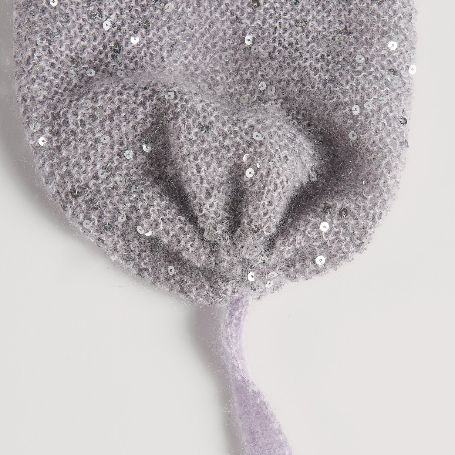 Die Neue Masche No. 16 Herbst, Wolle Rödel, grob gestrickte Mütze mit Pailletten, weiches Garn, eng geraffter Abschluss mit Kordelzug