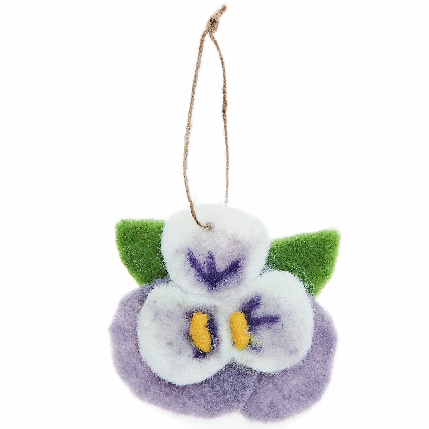 Aufhänger Filz-Blüte Stiefmütterchen in Lila und Weiß mit grünen Blättern, 6x7x1,3cm.