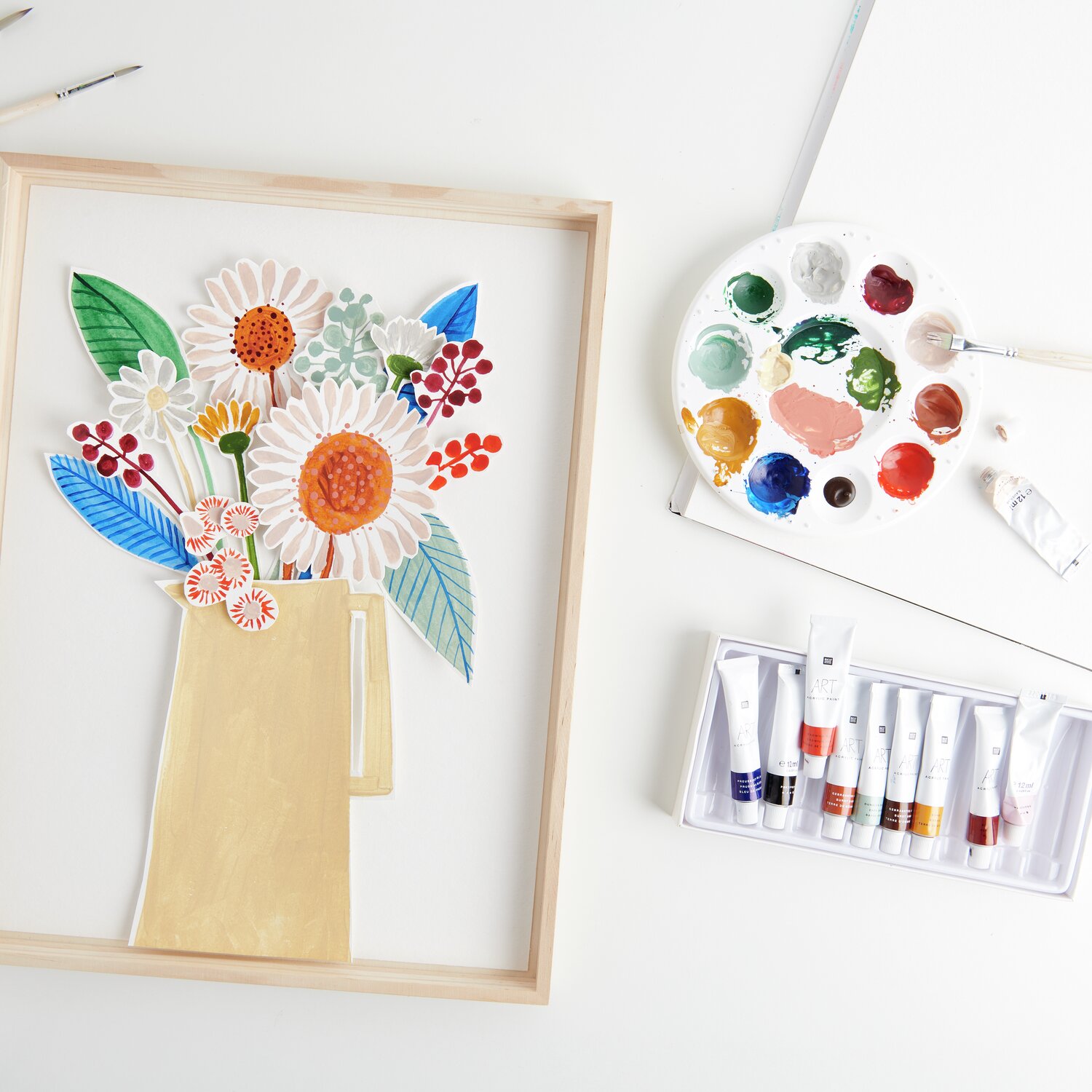 ART Künstler Acrylfarben-Set Erdfarben 12x12ml: Buntes Blumenbild mit Farbpalette und Tuben auf weißem Hintergrund.
