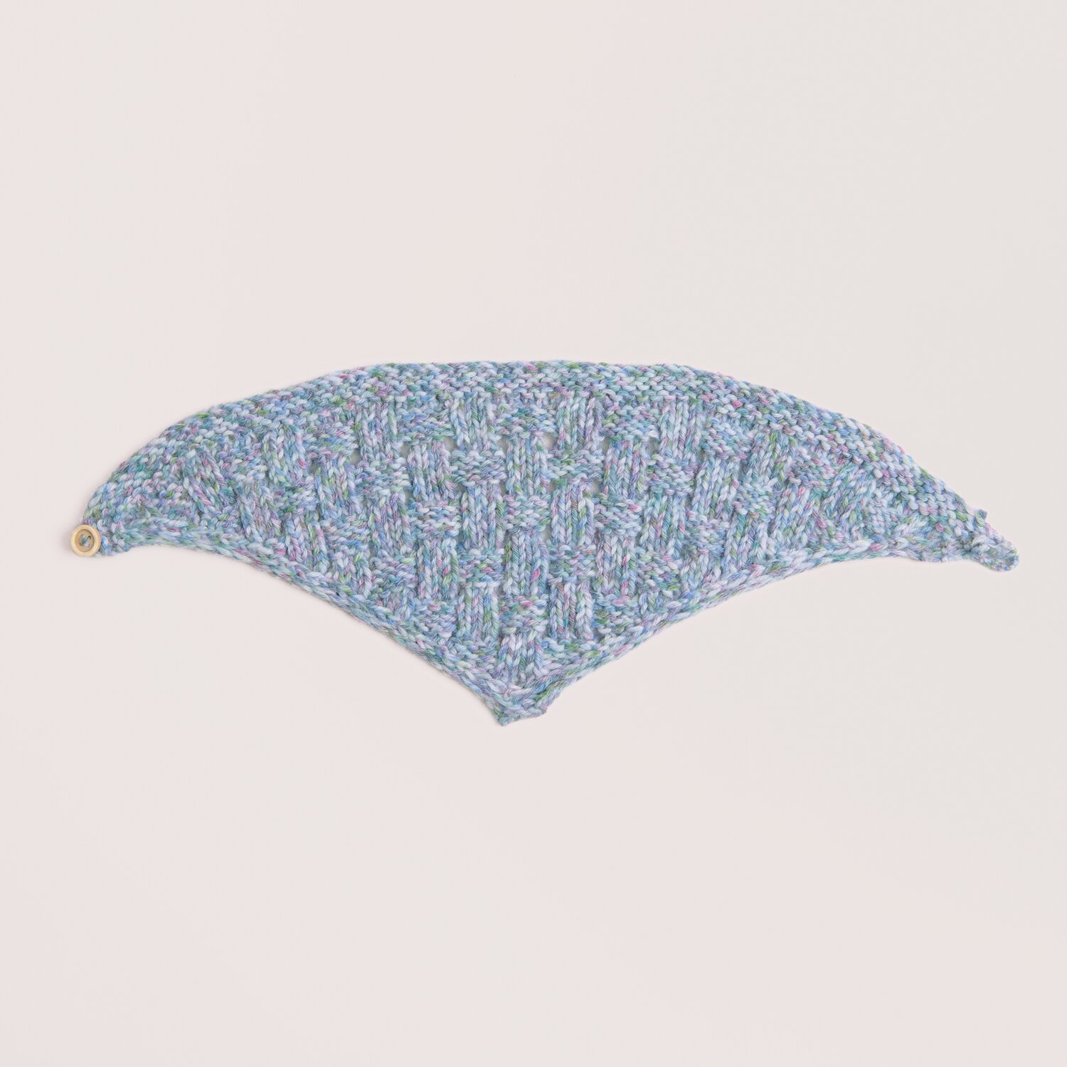Rico Baby 044 Rico Baby Dream dk A Luxury Touch, 50g 115m; gestricktes, meliertes Tuch in Pastelltönen, quer ausgebreitet auf hellem Hintergrund, Marke Rico Design