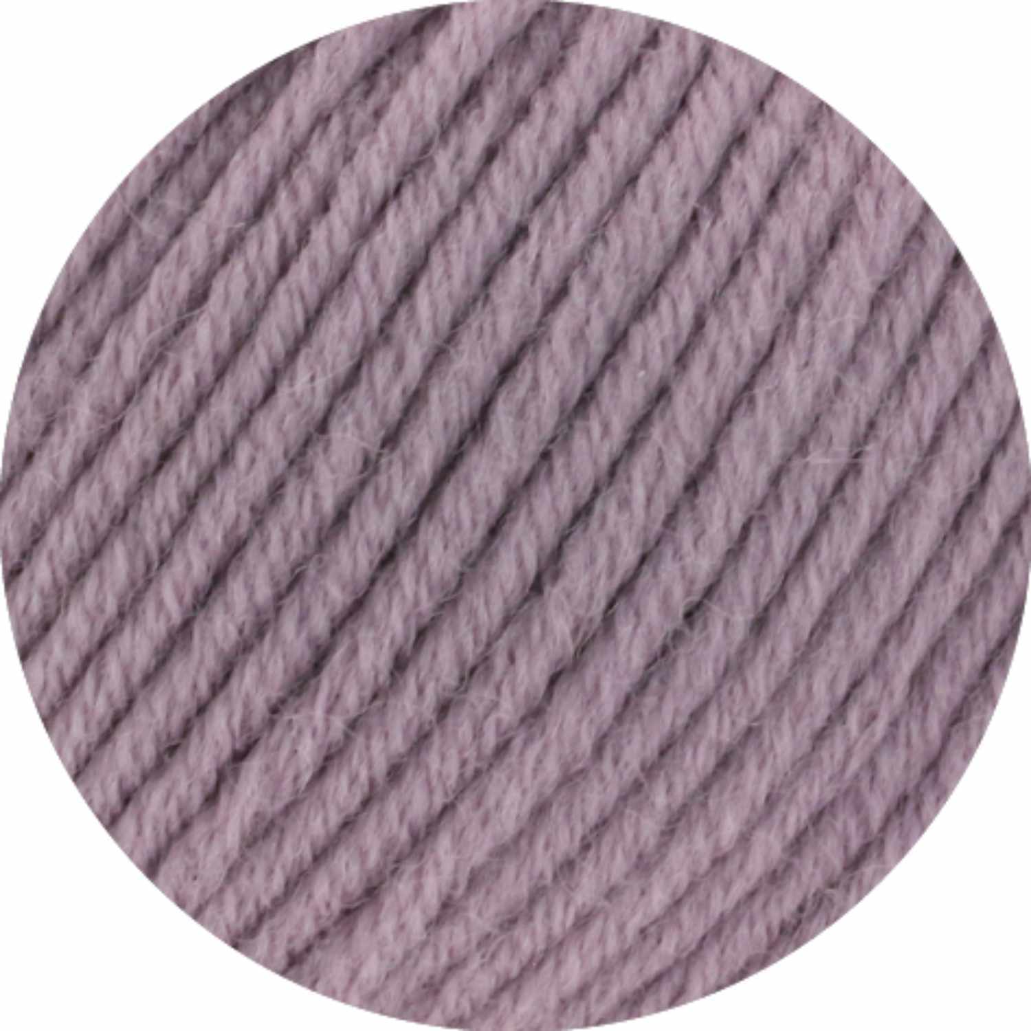 Bingo Wolle von Lana Grossa in Mauve, 50g 80m. Nahaufnahme der weichen, gleichmäßigen Faserstruktur.