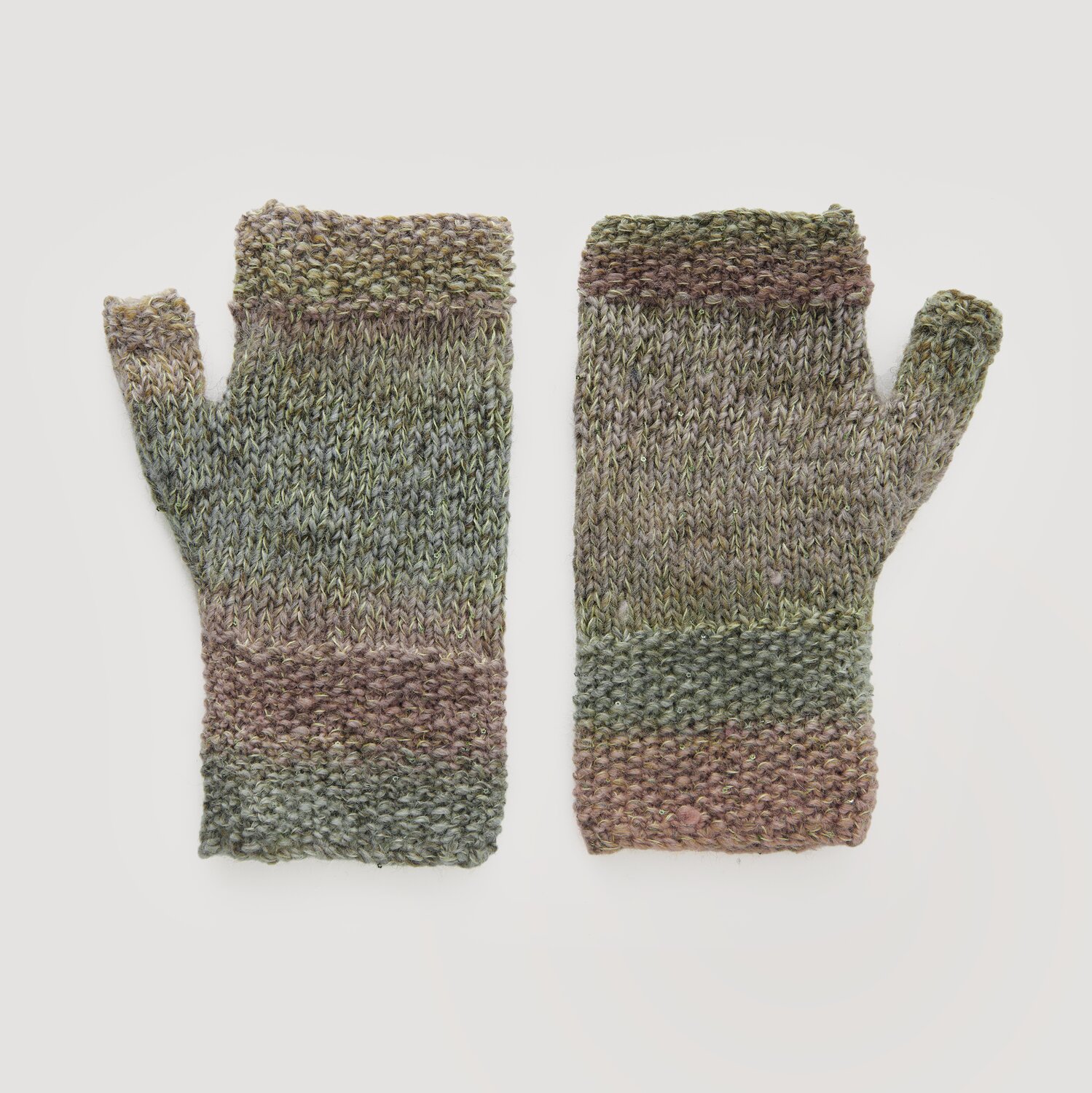 Lovewool No. 21 Herbst-Winter Sprachauswahl deutsch von Rico Design Fingerlose Handschuhe in melierten Grüntönen, Modell Legeware. Die gestrickten Handschuhe sind ideal für kühle Tage und bieten Komfort und Stil. Perfekt für den Herbst.