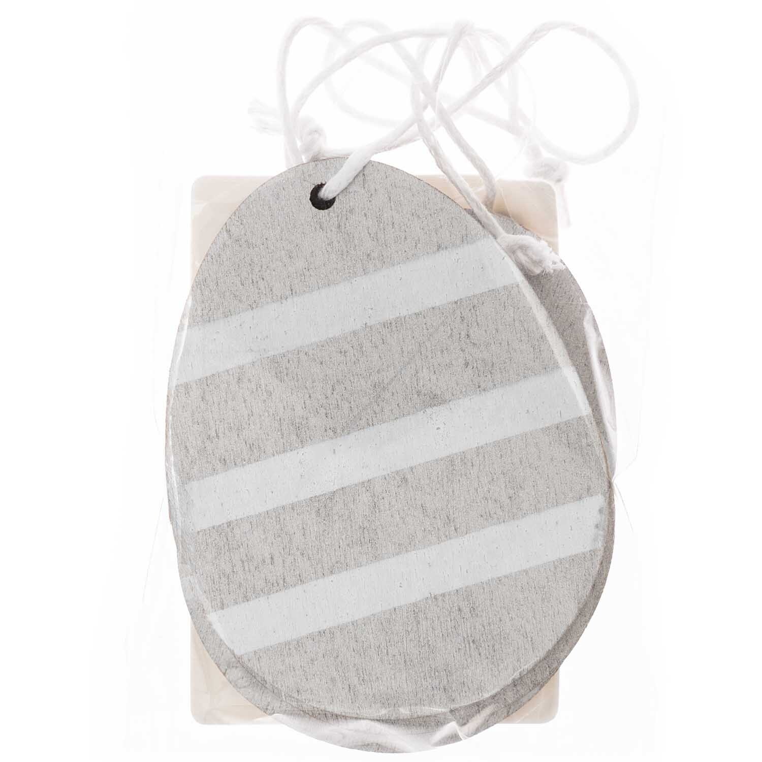 Holzhänger Osterei 3 Stück von Rico Design in Silber. Dekorative Eier mit Streifenmuster und Aufhängung.