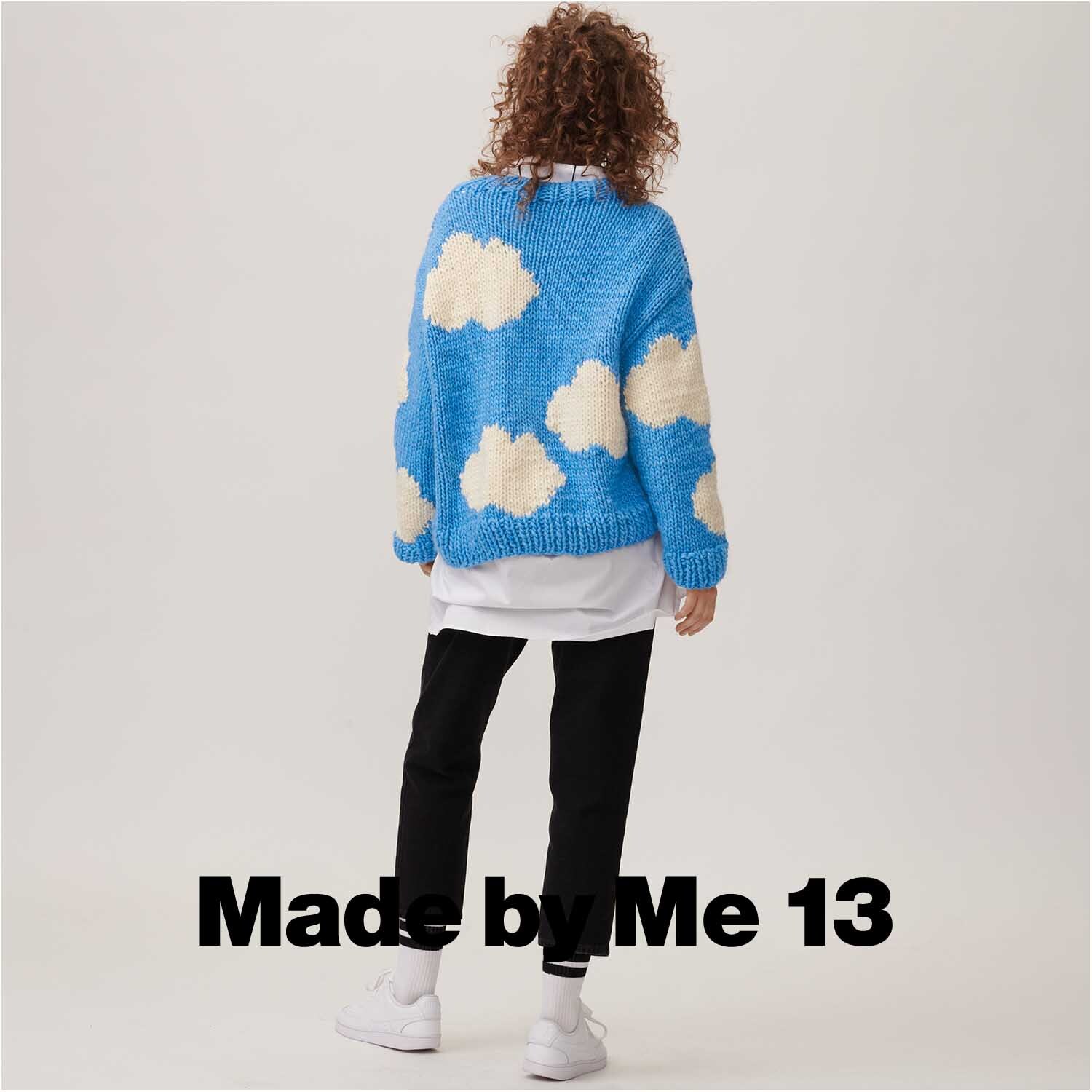 Essentials Super super chunky Pullover in Blau mit Wolkenmuster, gestrickt aus Rico Design Wolle.