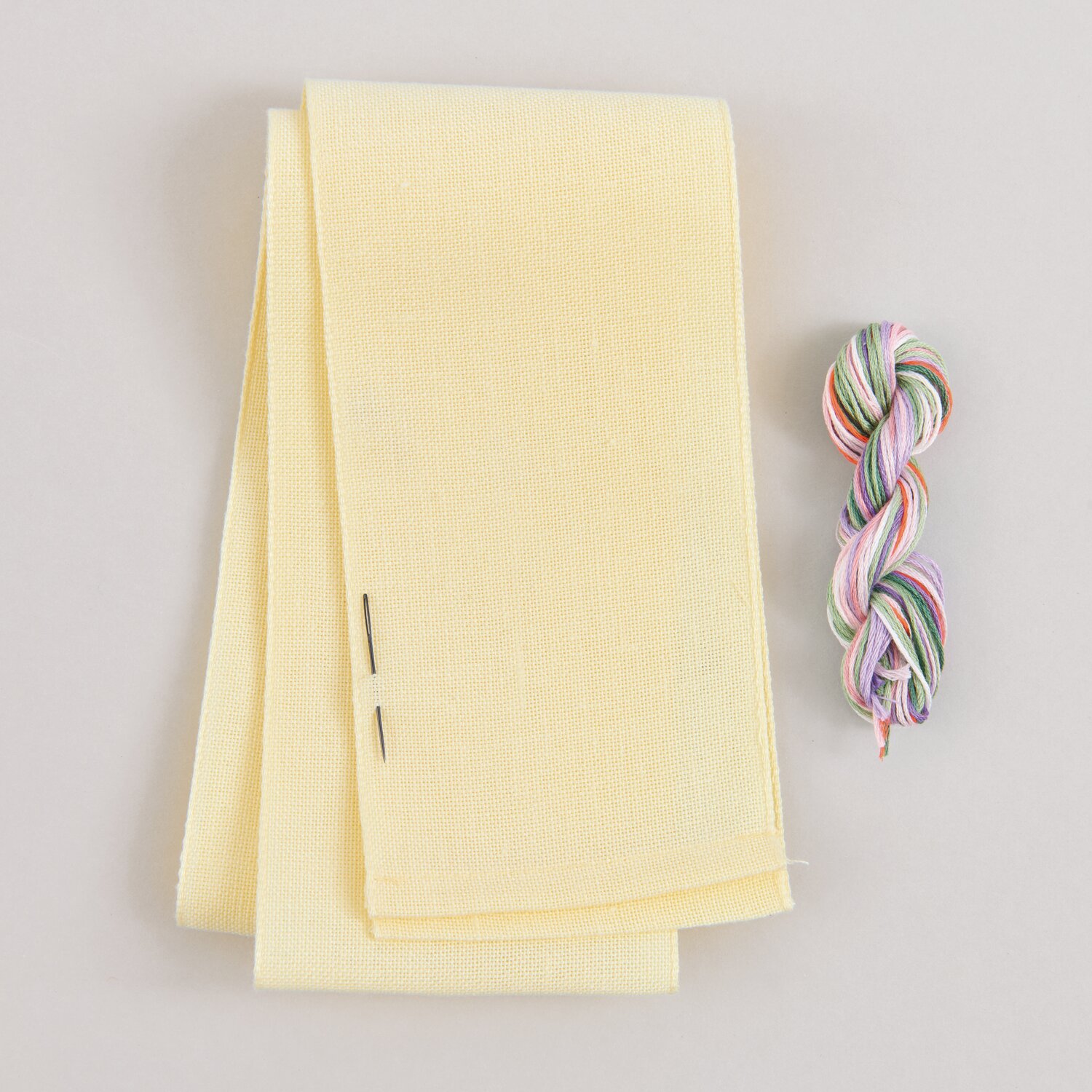 Stickpackung Gezählter Kreuzstich Schleife Wiesenblumen 30x54cm Farbe Hellgelb von Rico Design