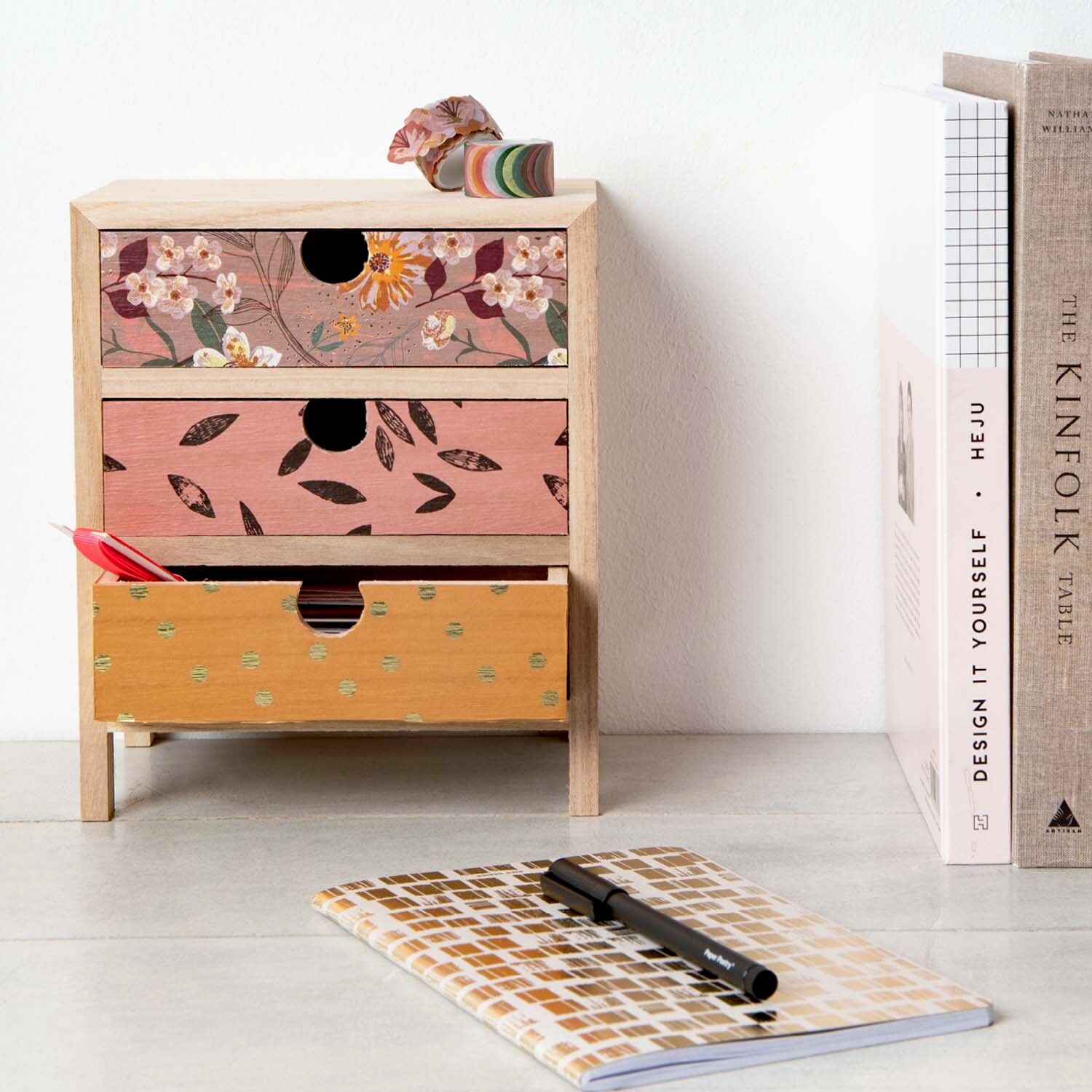 Bastelanleitung Schreibtischutensilien individualisieren von Rico Design