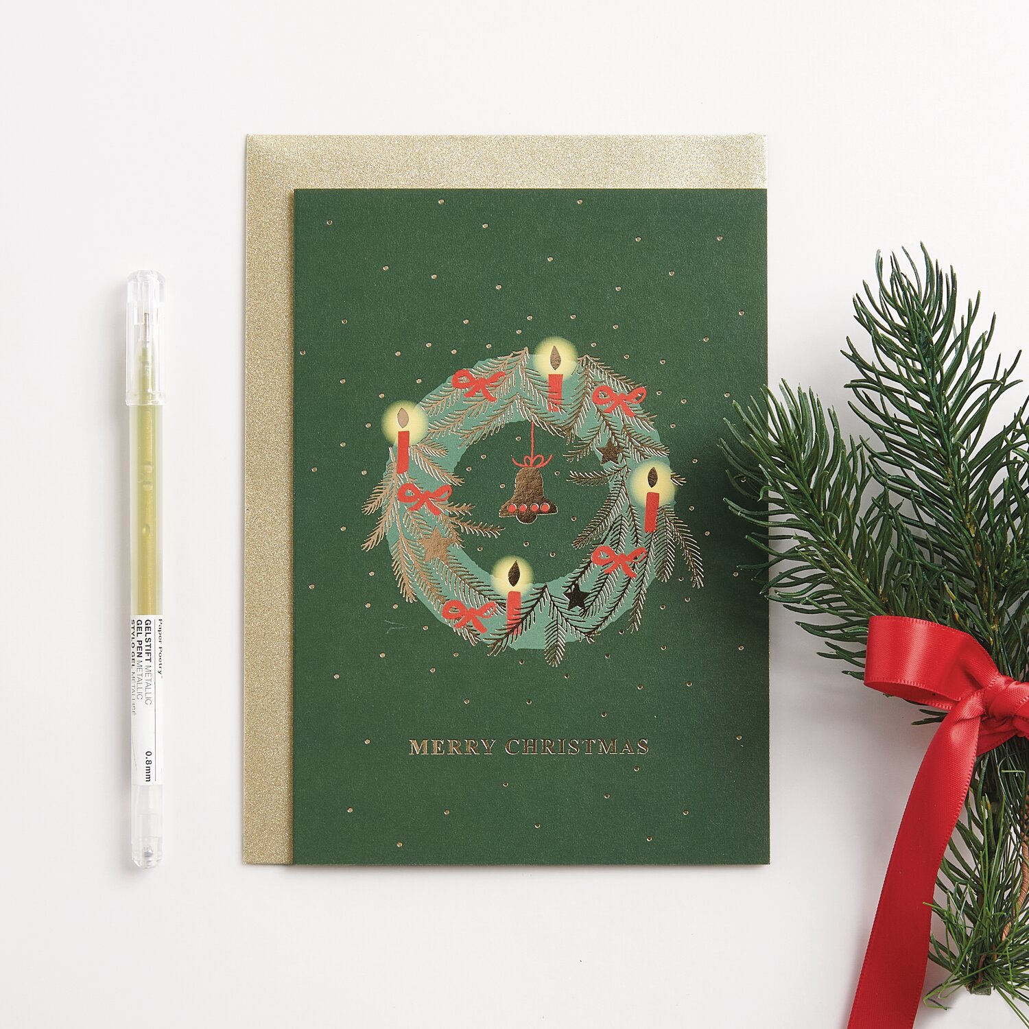 Kartenset Kranz B6 16-teilig von Rico Design Kartenset Kranz B6: Elegante Weihnachtskarte in Grün mit Kranzmotiv, 16-teilig, von Rico Design.