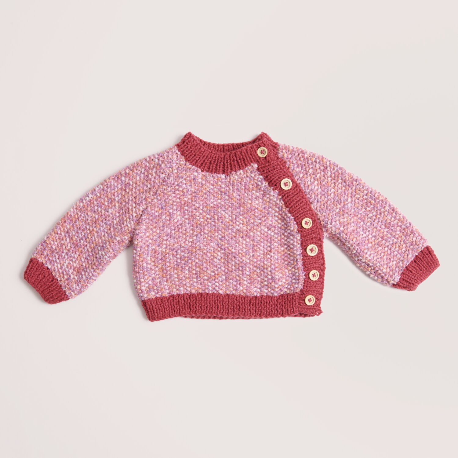 Rico Baby 044 Strickjacke für Babys mit seitlicher Knopfleiste aus Rico Baby Dream dk uni A Luxury Touch, Farbe Berry Spray, 50g 115m
