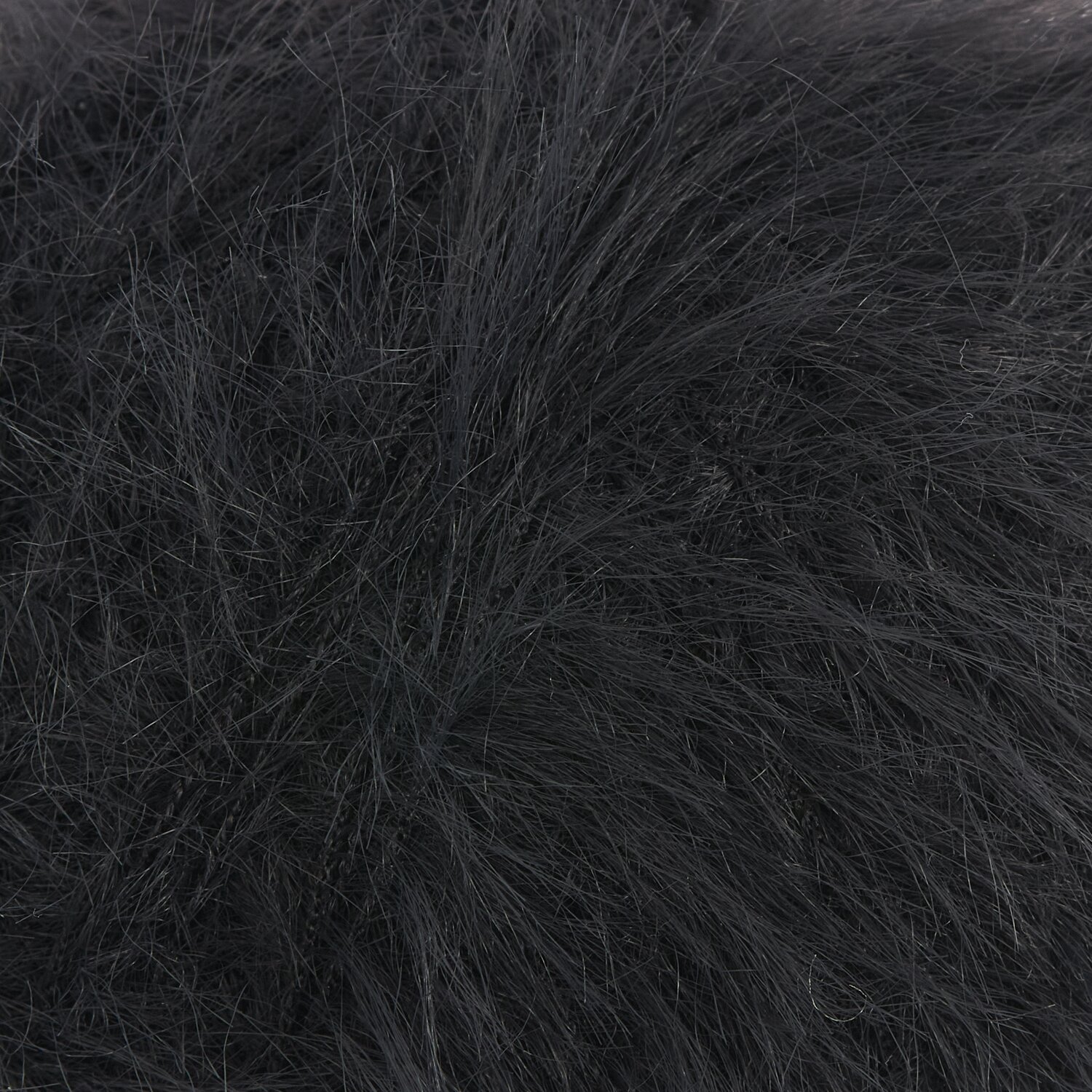 Creative Make It Fur, ein flauschiges Garn in tiefem Schwarz von Rico Design, ideal für Strickprojekte.