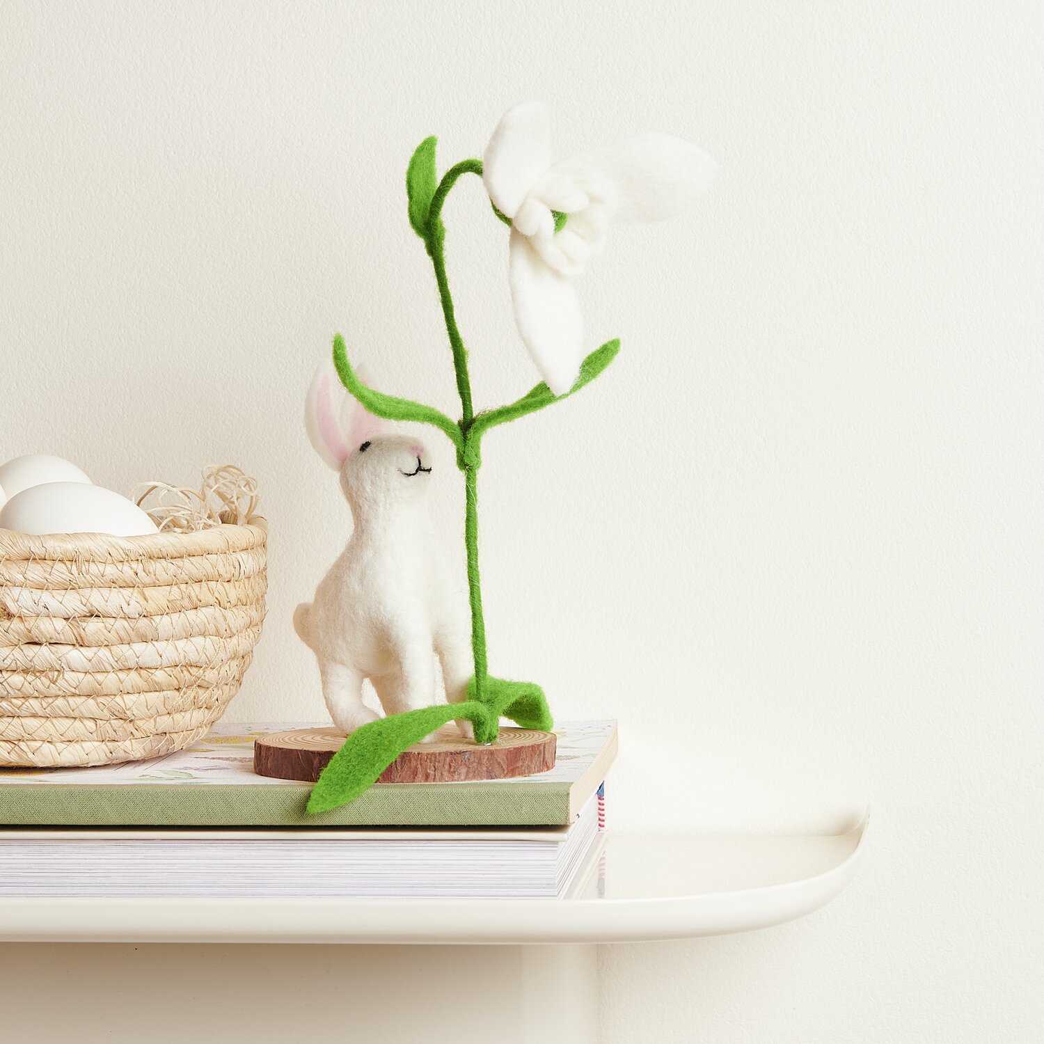 Filz-Hase mit Schneeglöckchen 20x9x10,5cm von Rico Design