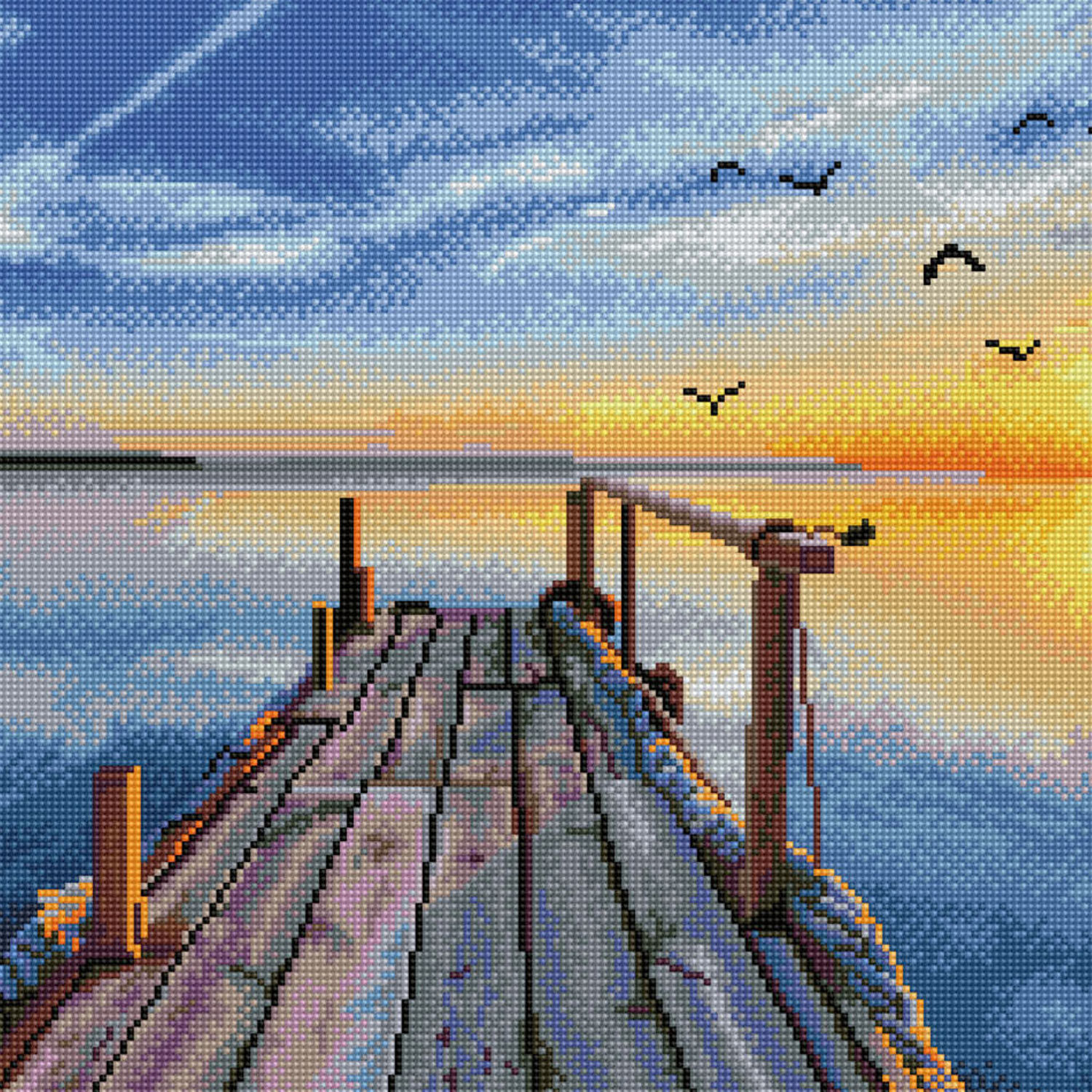 Diamond Painting Sonnenuntergang See: Ein Steg führt in einen ruhigen See, während die Sonne am Horizont untergeht und Vögel am Himmel fliegen.