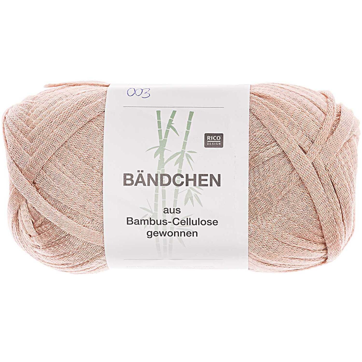 Bändchen aus Bambus-Cellulose in zartem Puder von Rico Design, 100g, 120m, ideal zum Stricken.
