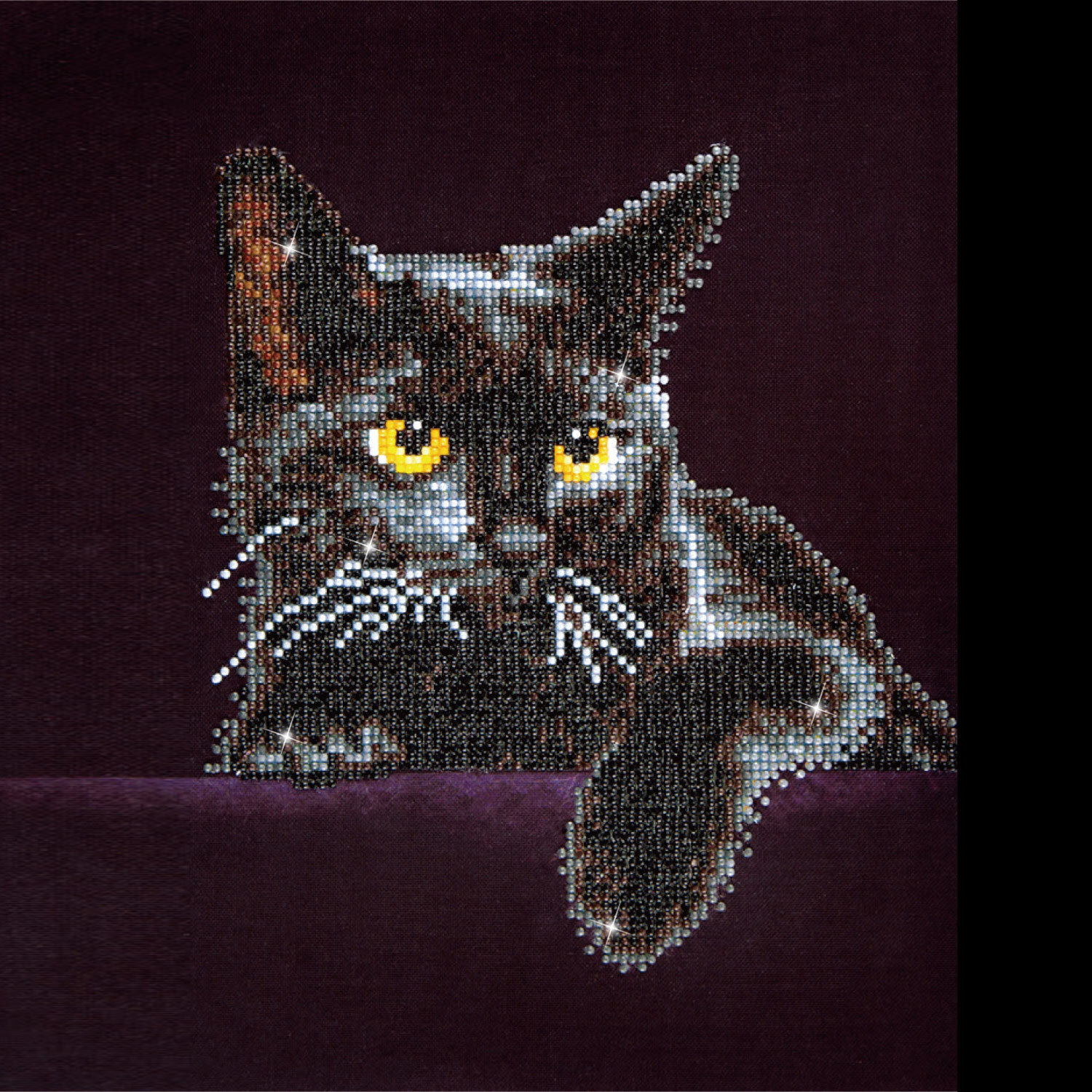 Diamond Painting Schwarze Katze: Kunstwerk mit gelben Augen auf dunklem Hintergrund, detailreich gestaltet.