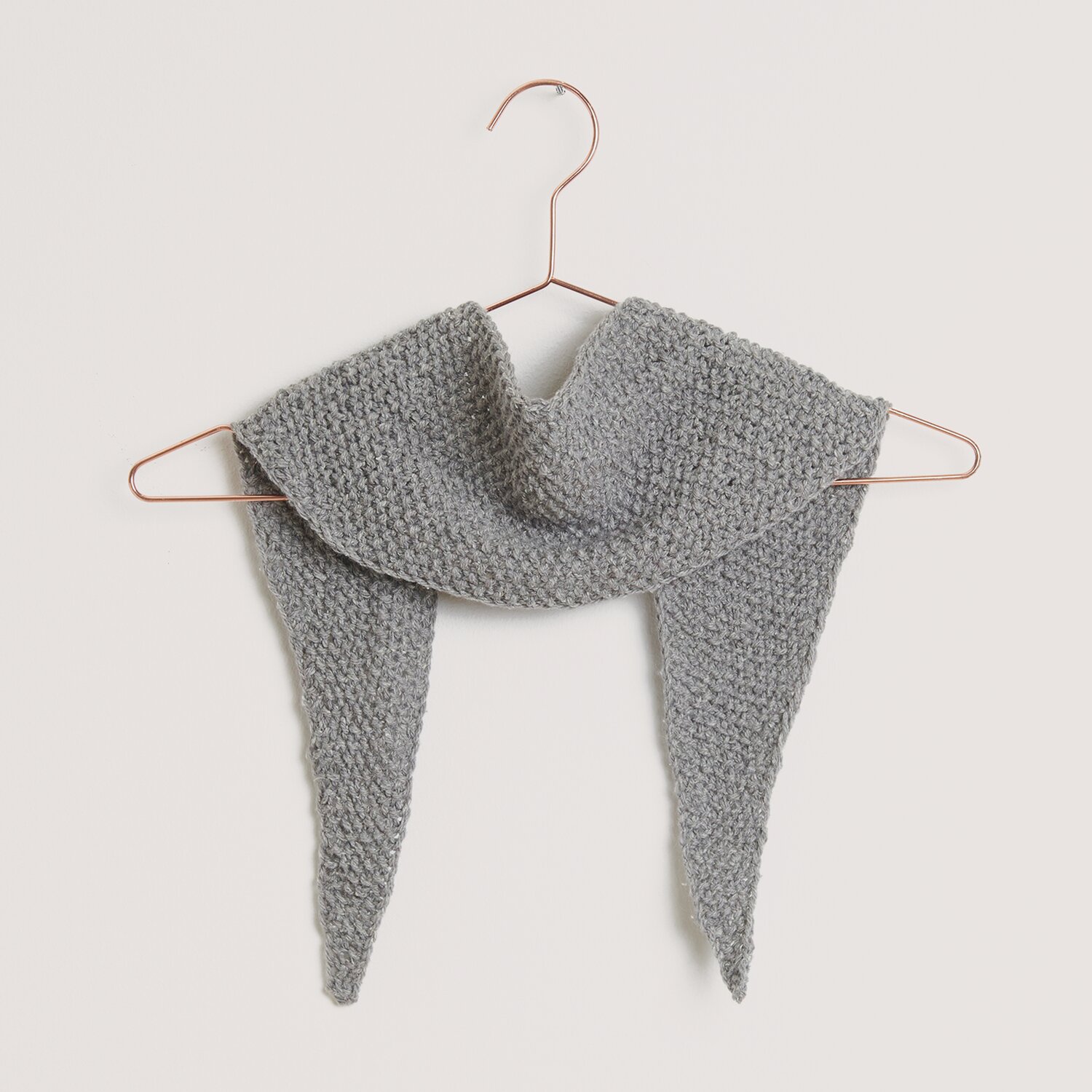Strickset Tuch Modell 20 aus Made by Me Nr. 18, graues Tuch aus Luxury Natural Silk Blend.
