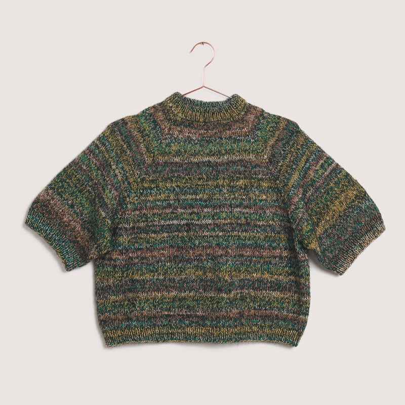 Gestricktes Shirt meliert in schwarz und bunt: Modell 29 aus dem Heft Made by Me No. 22