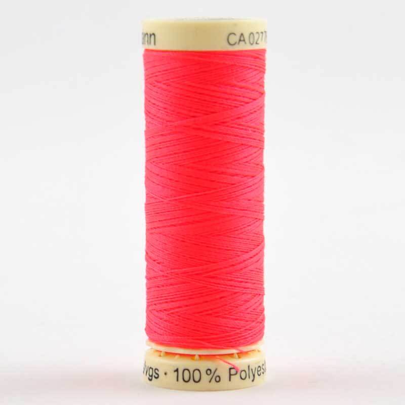 Allesnäher 100m in leuchtendem Neonpink von Gütermann, ideal für vielseitige Nähprojekte.