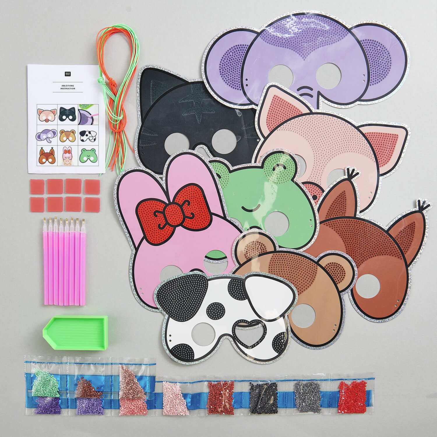 Diamond Painting Masken Tiere, 52-teilig. Bunte Tiermasken mit Zubehör von Rico Design. Ideal für kreative Bastelprojekte.