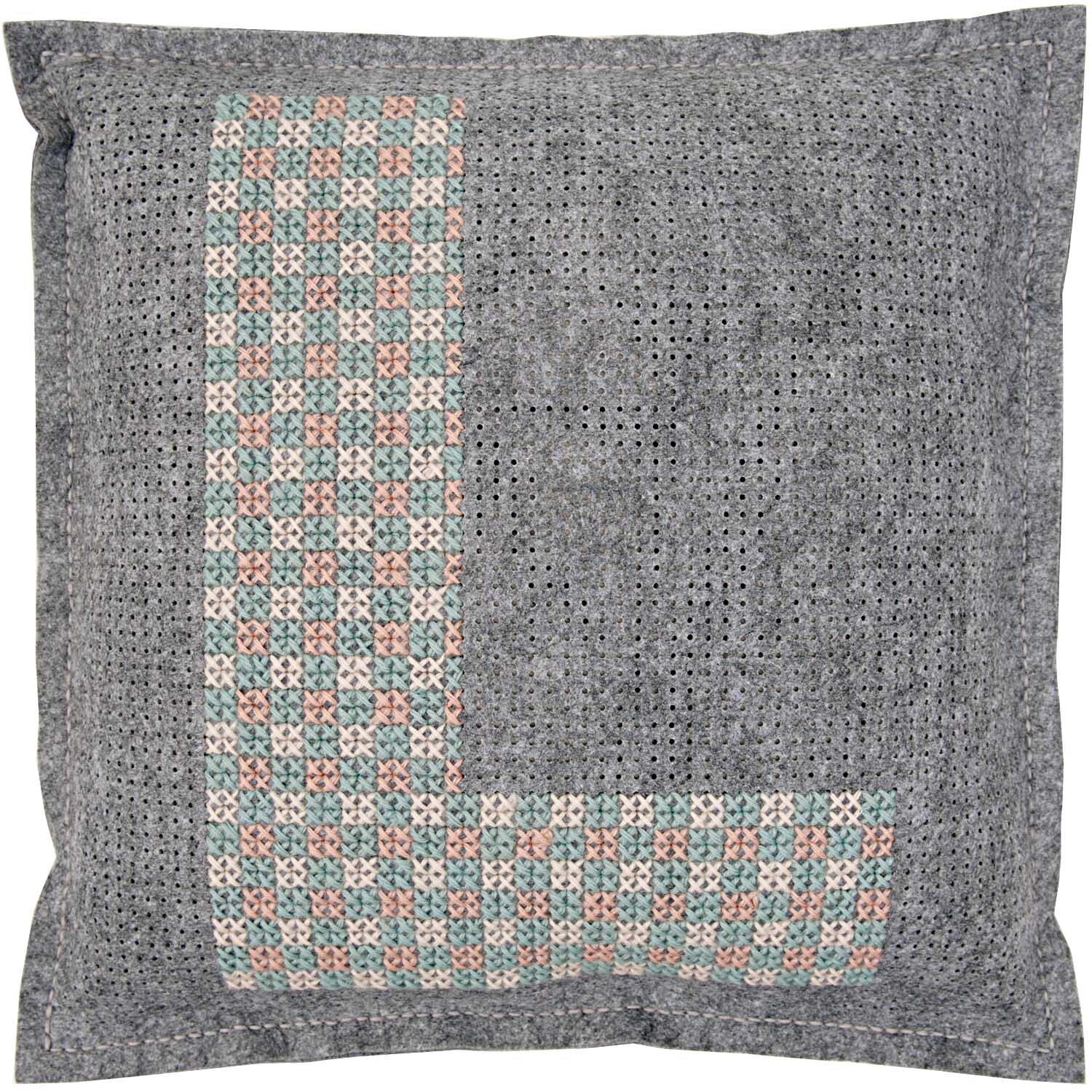 Filzkissen zum Besticken grau mit Alphabet 42x42cm